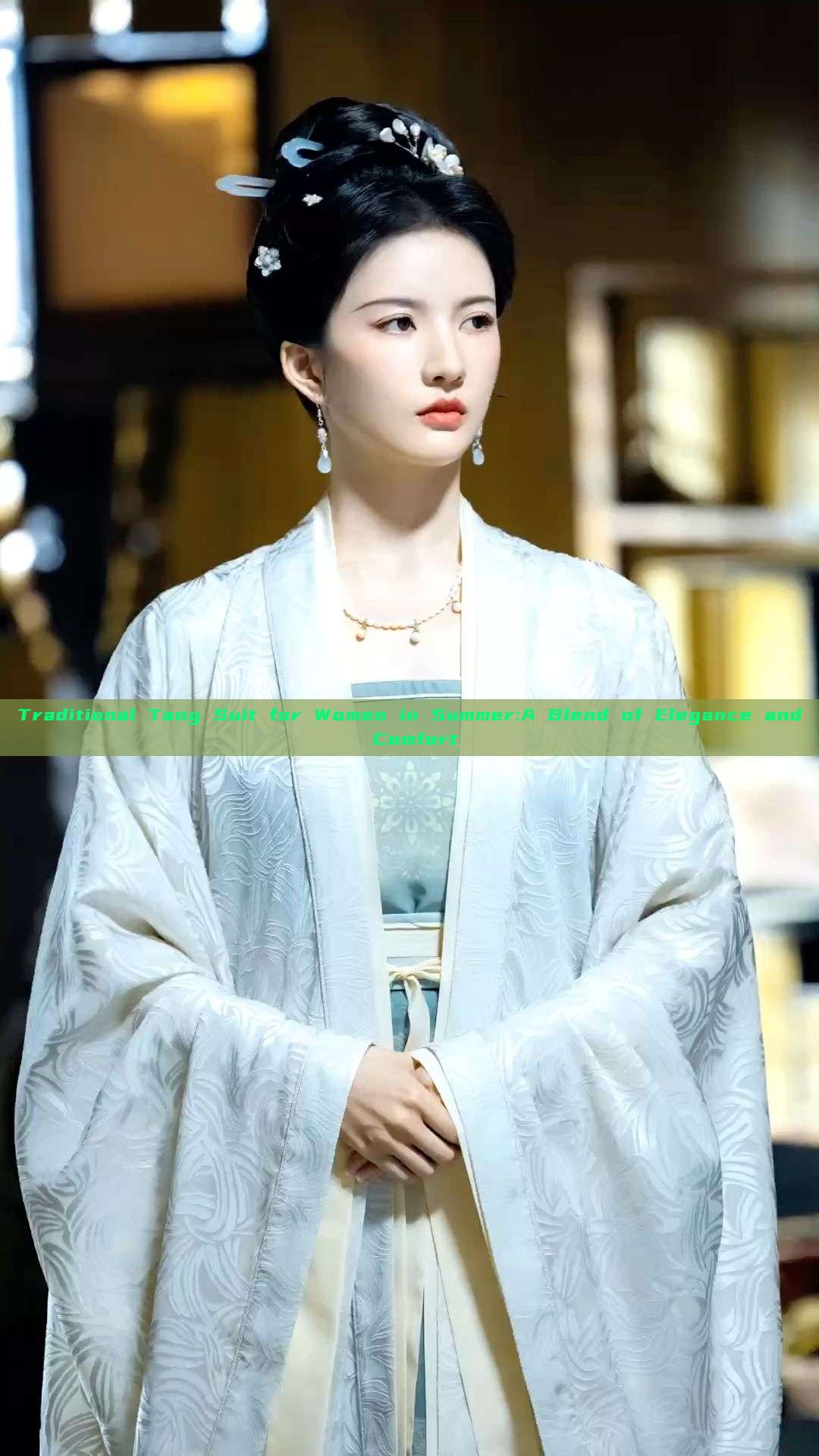 Traditional Tang Suit for Women in Summer:A Blend of Elegance and Comfort Traditional Tang Suit for Women in Summer:A Blend of Elegance and Comfort
