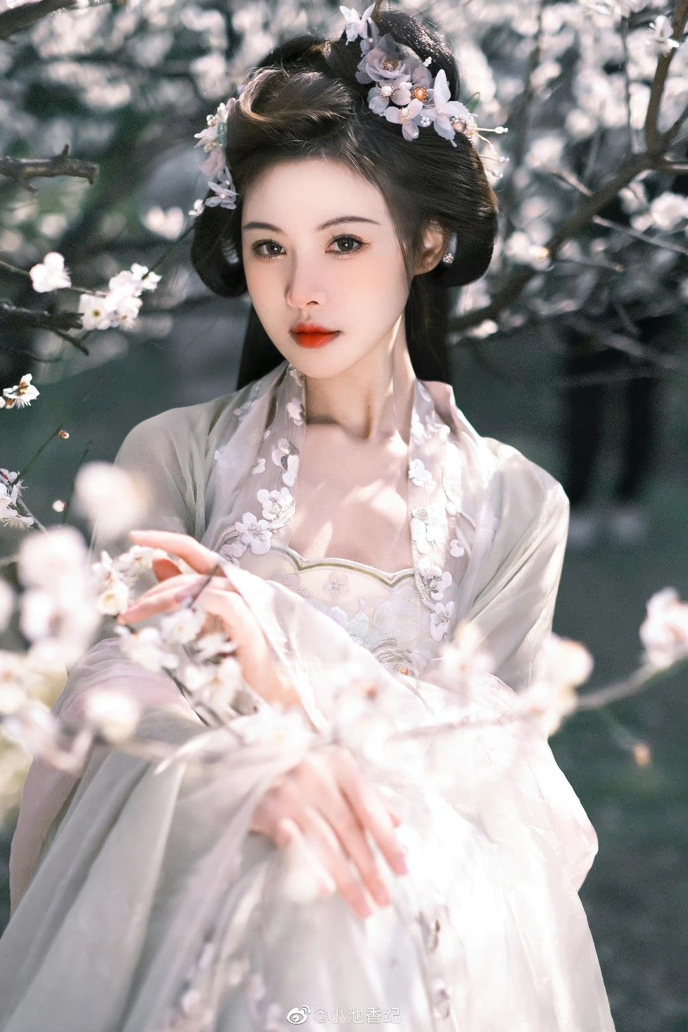 The Legend of Mermaid Tears:A Journey into the World of Hanfu with the Qiao Ren Lei Collection The Legend of Mermaid Tears:A Journey into the World of Hanfu with the Qiao Ren Lei Collection