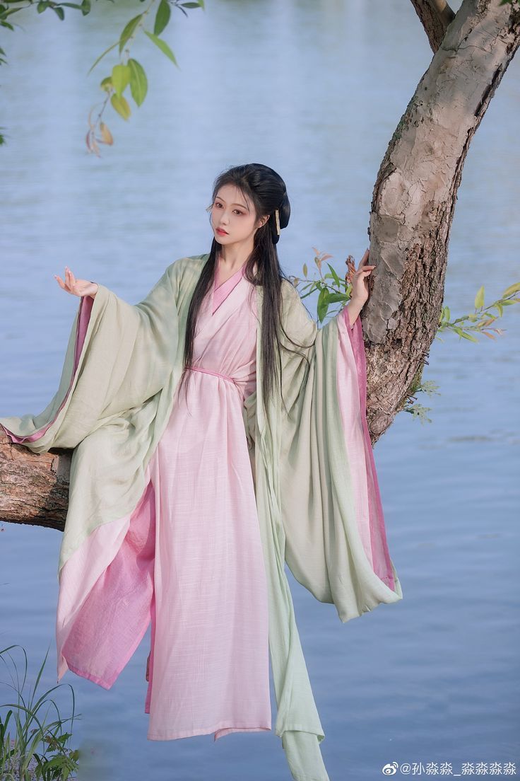 The Splendor of Sichuan-Style Cheongsam:The Qipao as a Cultural Icon The Splendor of Sichuan-Style Cheongsam:The Qipao as a Cultural Icon