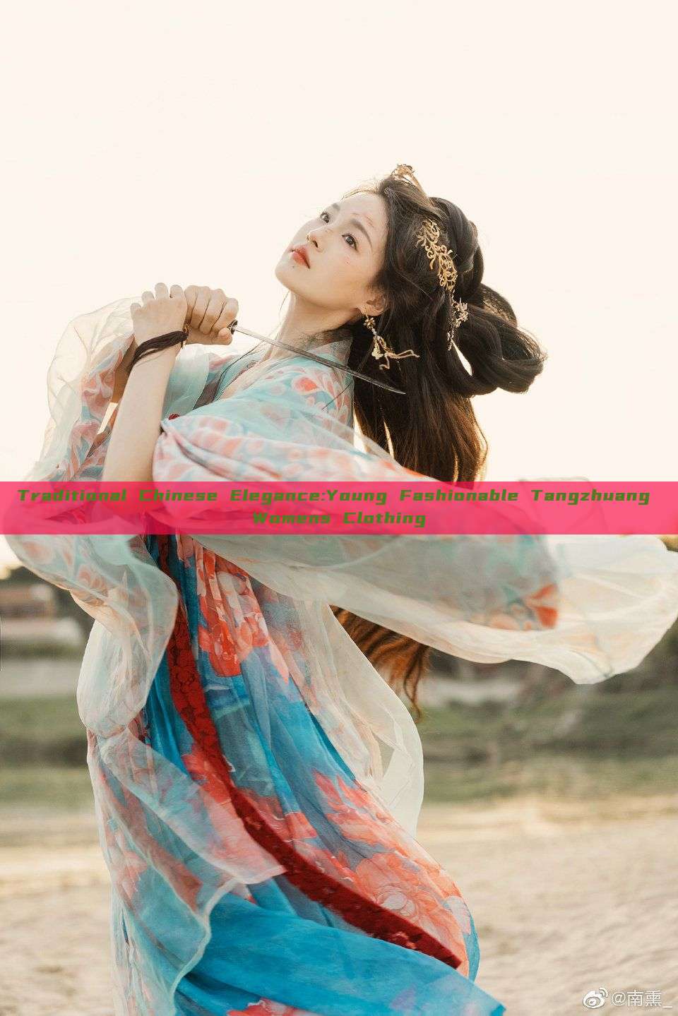 Traditional Chinese Elegance:Young Fashionable Tangzhuang Womens Clothing Traditional Chinese Elegance:Young Fashionable Tangzhuang Womens Clothing