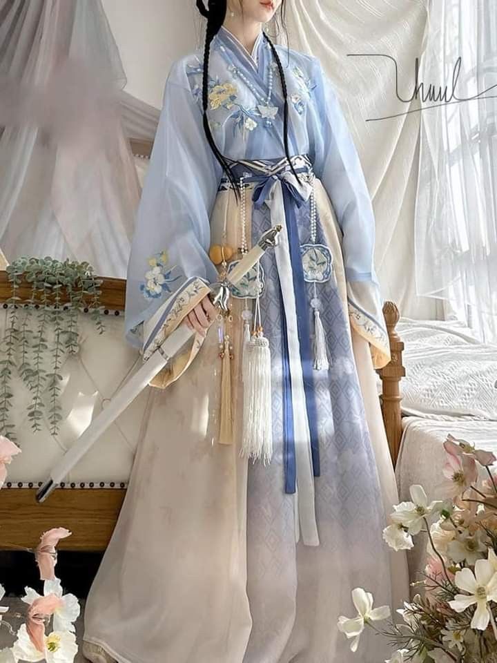 Short Hair and Hanfu Fashion:A Guide to Styling the Perfect Combination Short Hair and Hanfu Fashion:A Guide to Styling the Perfect Combination