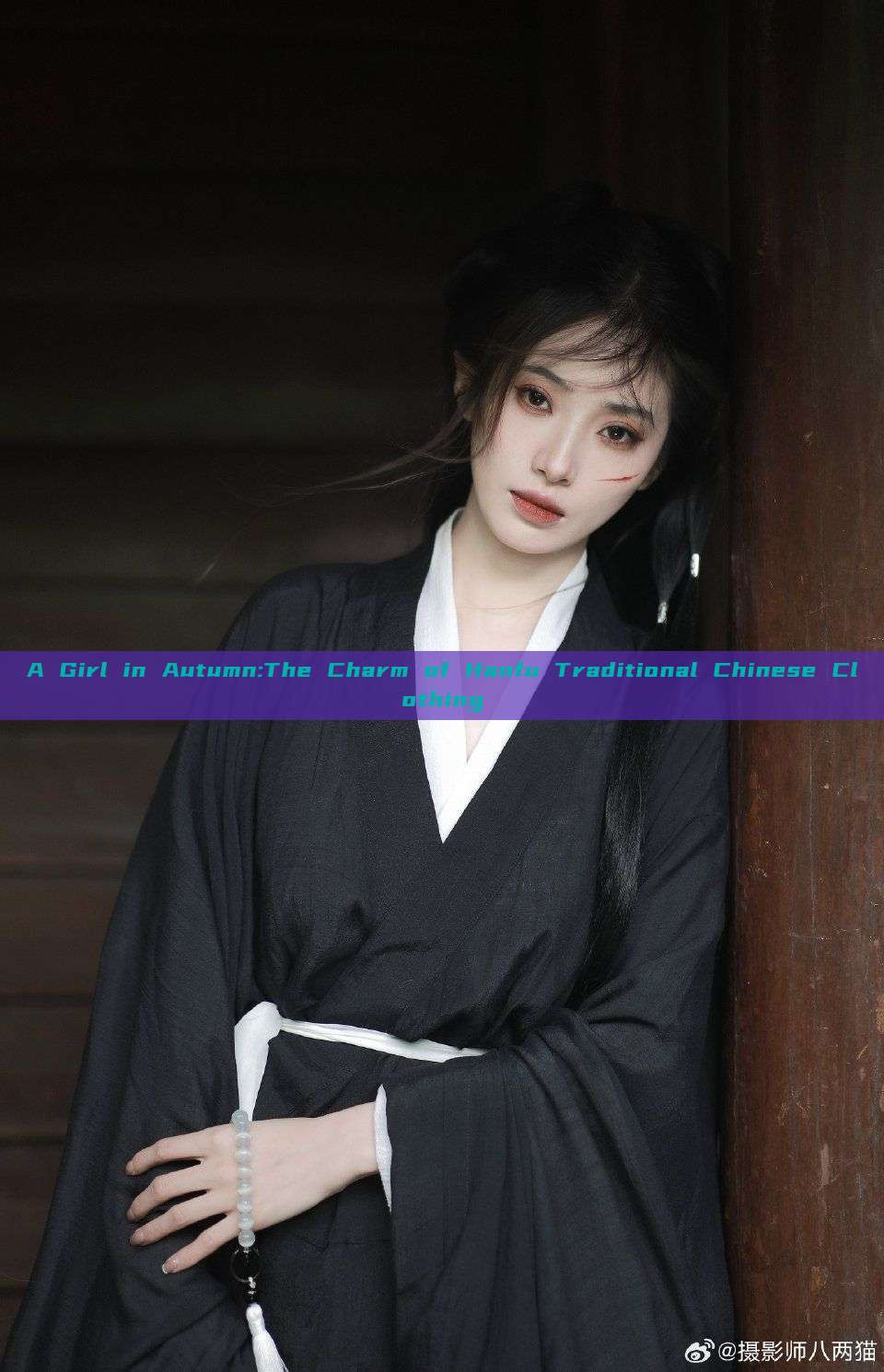 A Girl in Autumn:The Charm of Hanfu Traditional Chinese Clothing A Girl in Autumn:The Charm of Hanfu Traditional Chinese Clothing