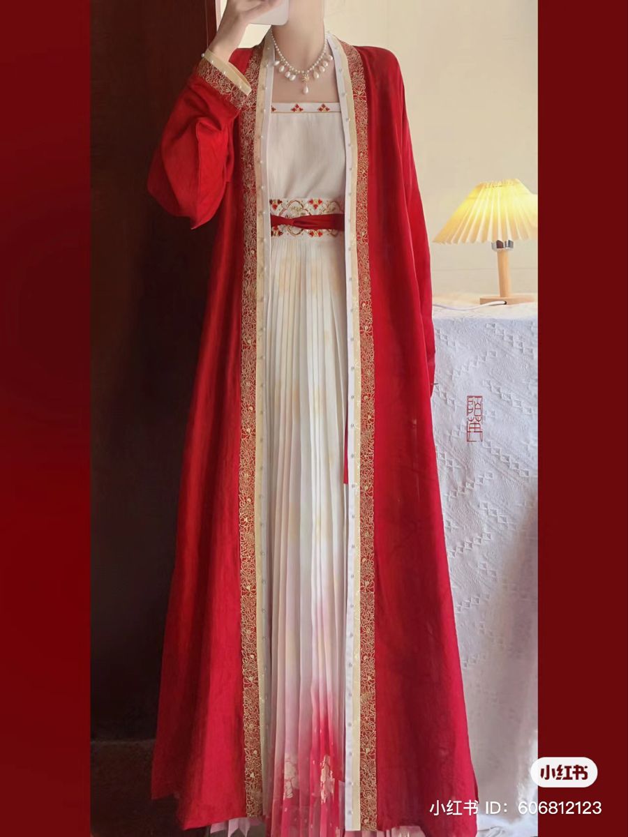Elegant Xianhe Hanfu Top:Embracing Traditional Beauty in Modern Times Elegant Xianhe Hanfu Top:Embracing Traditional Beauty in Modern Times