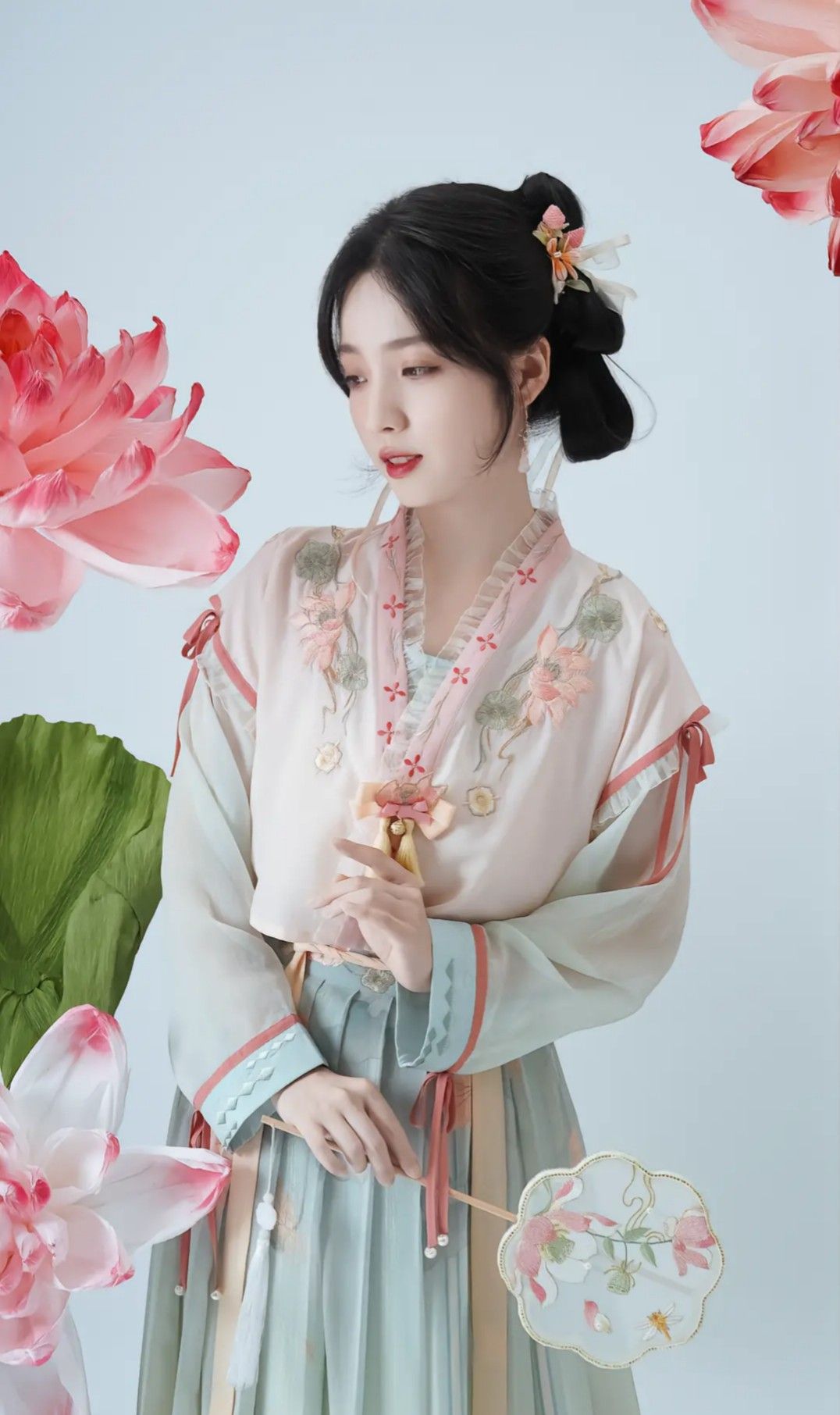 Customized Cheongsam:Embracing the Essence of Individual Style Customized Cheongsam:Embracing the Essence of Individual Style