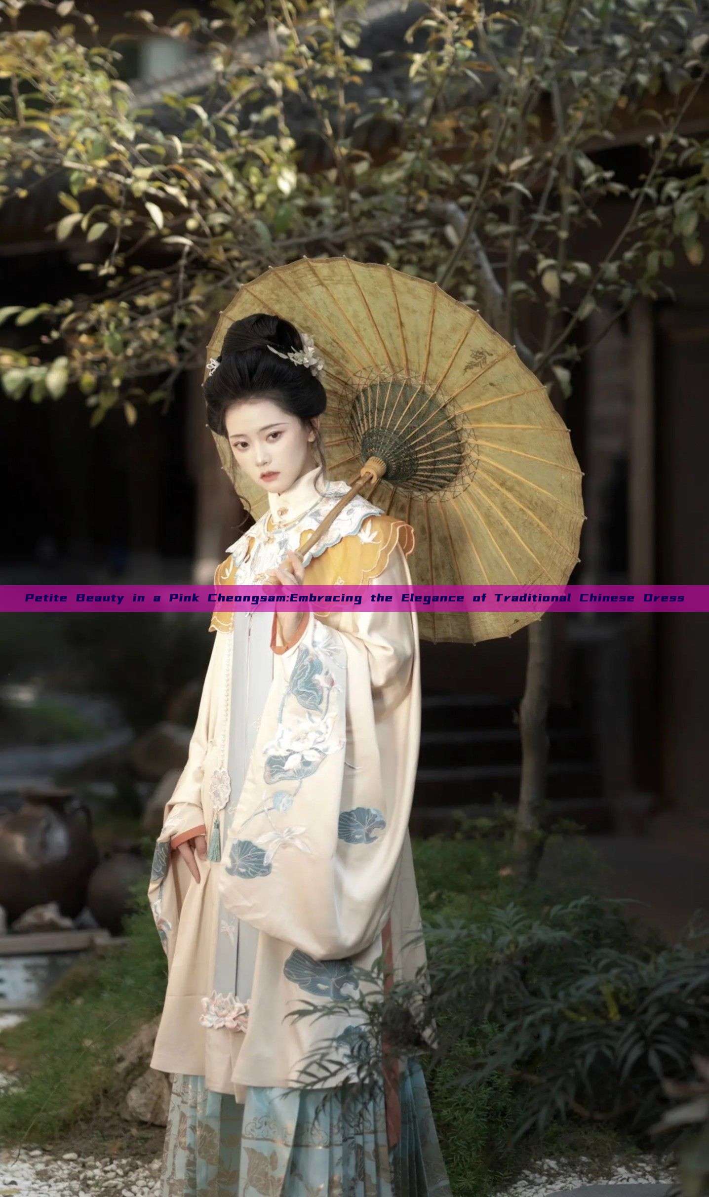 Petite Beauty in a Pink Cheongsam:Embracing the Elegance of Traditional Chinese Dress Petite Beauty in a Pink Cheongsam:Embracing the Elegance of Traditional Chinese Dress