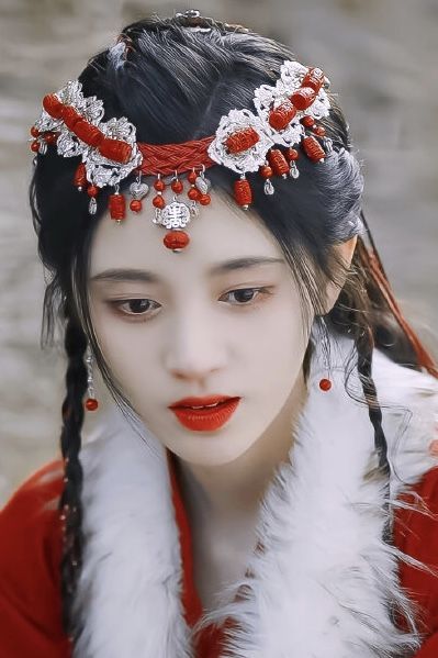 The Stylish Ming-Style Hanfu Look with Short Horseback Skirt
