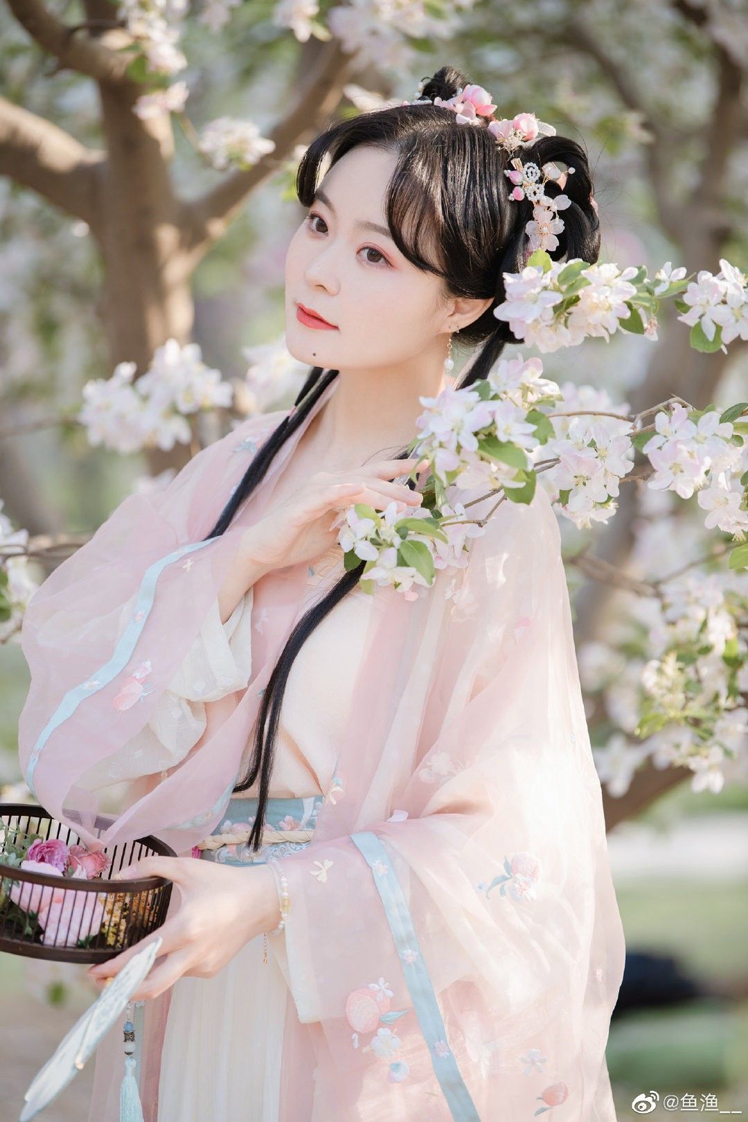 The Rise of Cheongsam-Inspired T-Shirts:A Blend of Tradition and Modernity The Rise of Cheongsam-Inspired T-Shirts:A Blend of Tradition and Modernity