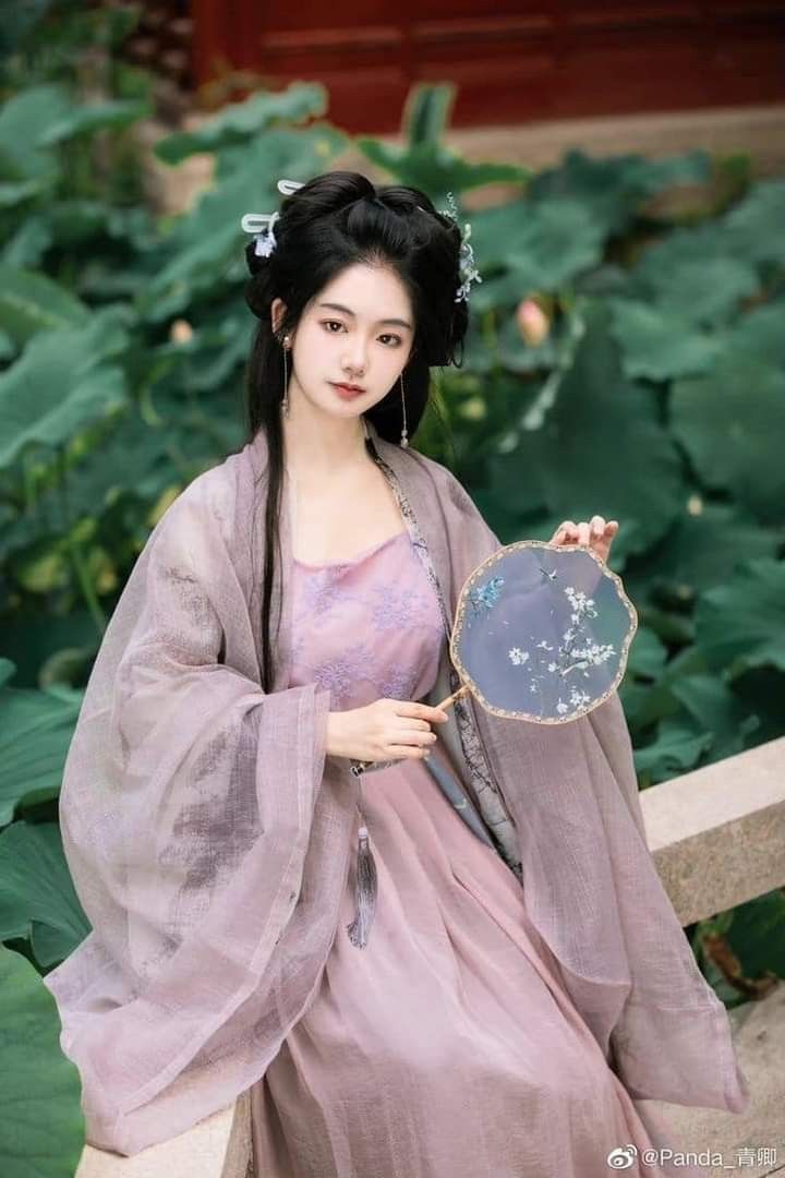Little Girl in Cheongsam:Embracing the Chinese Traditional Style Little Girl in Cheongsam:Embracing the Chinese Traditional Style