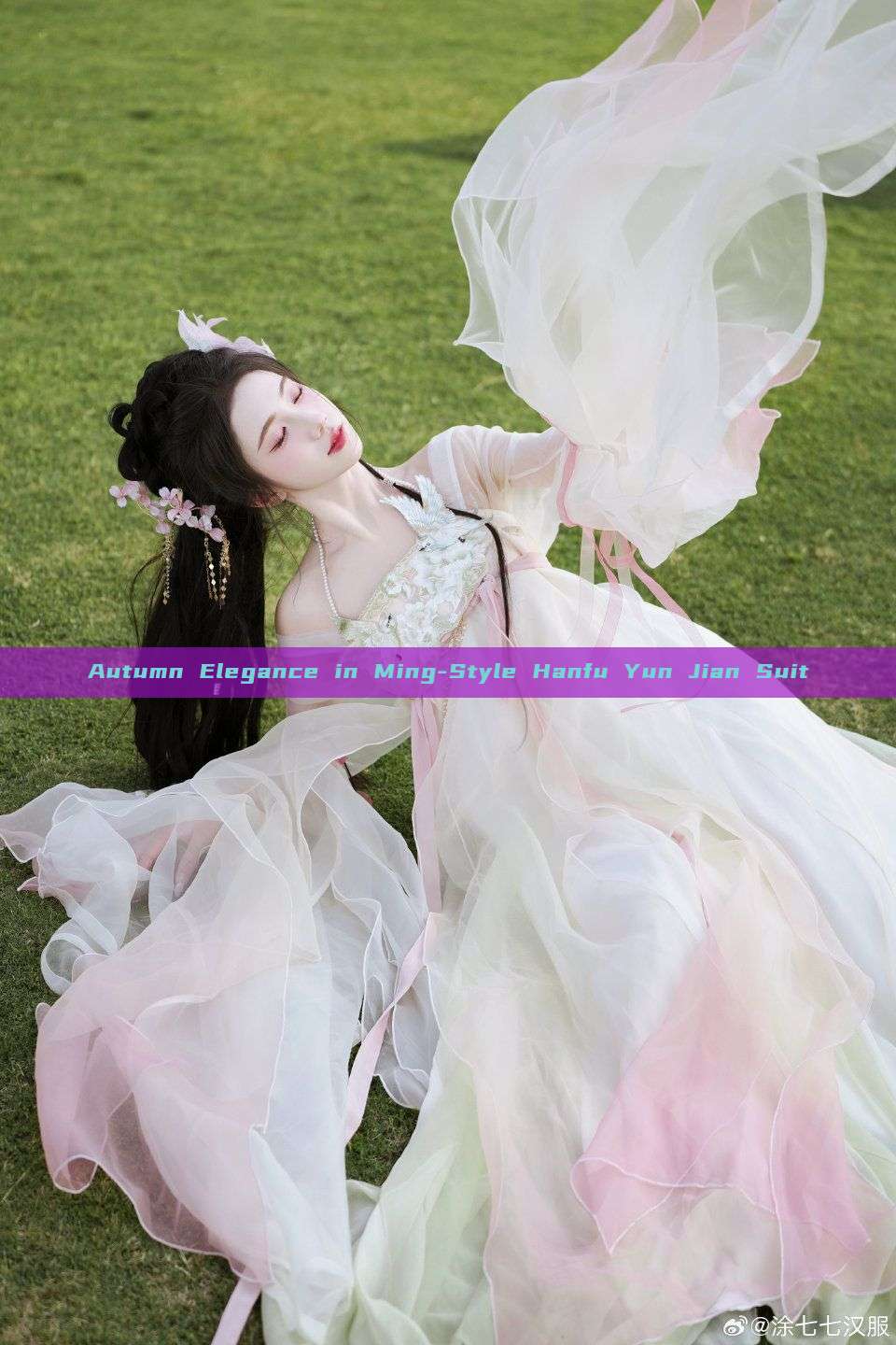 Autumn Elegance in Ming-Style Hanfu Yun Jian Suit Autumn Elegance in Ming-Style Hanfu Yun Jian Suit