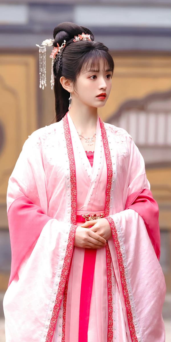 Summer-Ready:The Charm of Short-Sleeved Cheongsam in Modern Times Summer-Ready:The Charm of Short-Sleeved Cheongsam in Modern Times