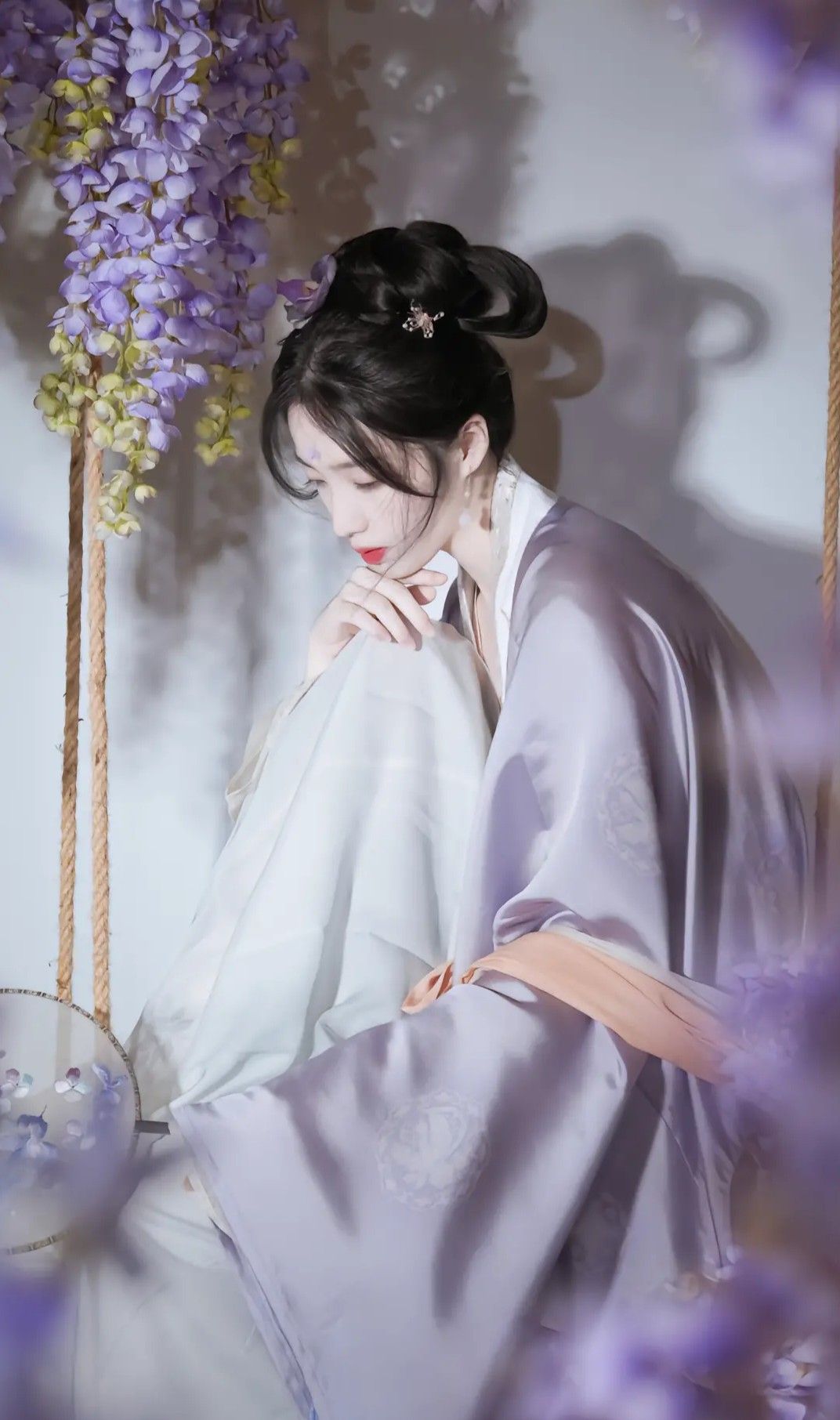 Prohibiting the Use of Step-Pressing Collars in Traditional Hanfu Fashion Accessories Prohibiting the Use of Step-Pressing Collars in Traditional Hanfu Fashion Accessories