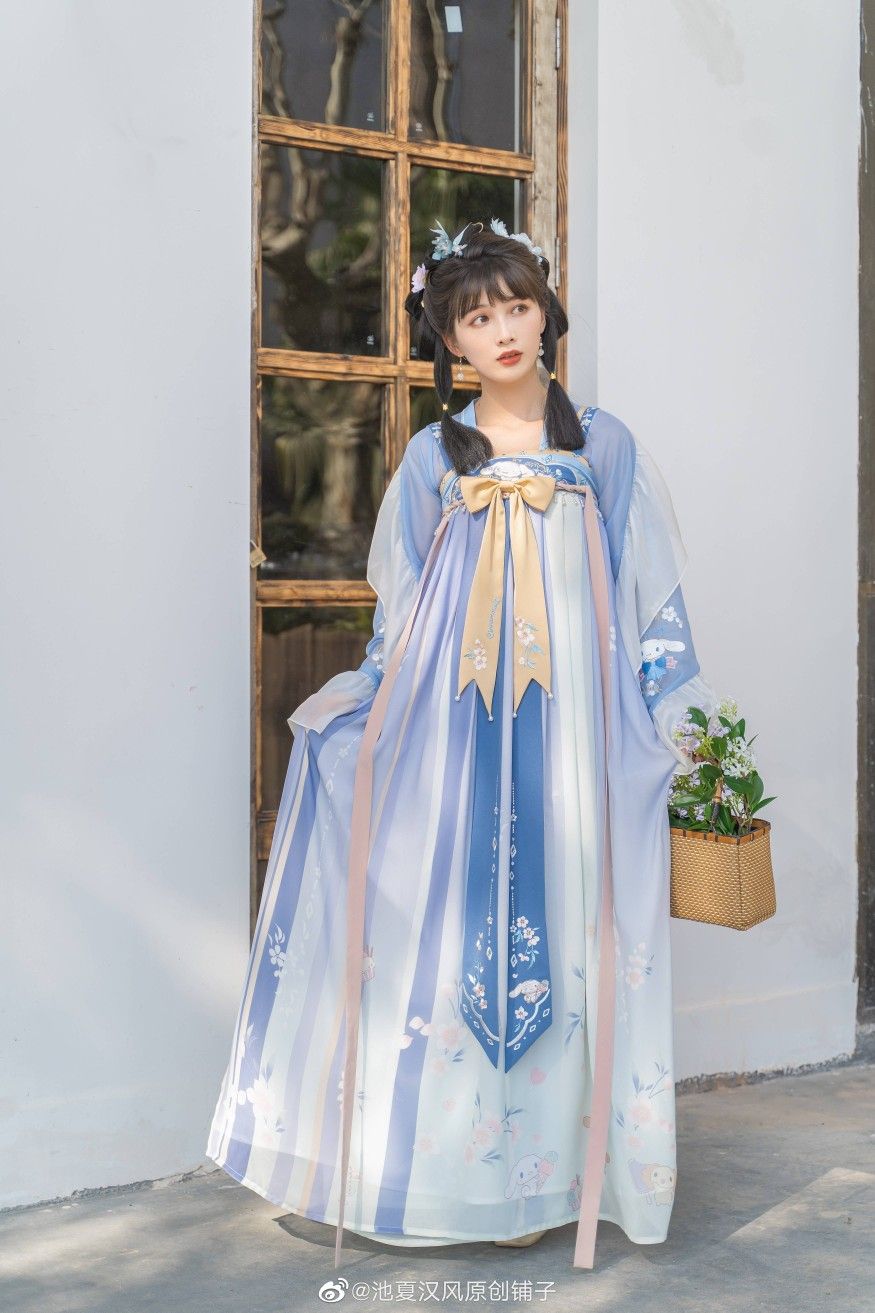 The Splendor of Sifei Style Hanfu:The Glassy Splendor of Traditional Chinese Costume The Splendor of Sifei Style Hanfu:The Glassy Splendor of Traditional Chinese Costume