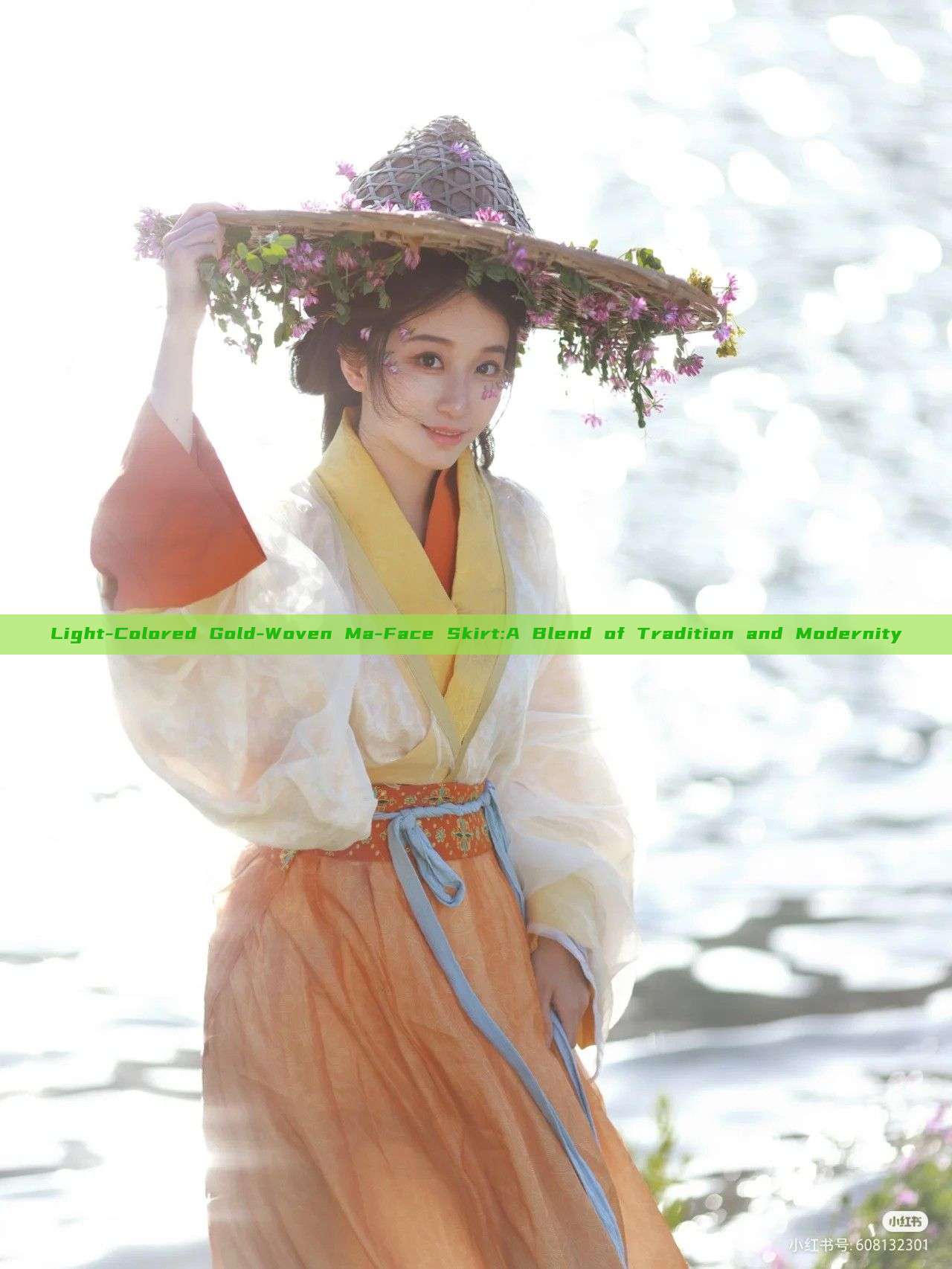 Light-Colored Gold-Woven Ma-Face Skirt:A Blend of Tradition and Modernity Light-Colored Gold-Woven Ma-Face Skirt:A Blend of Tradition and Modernity