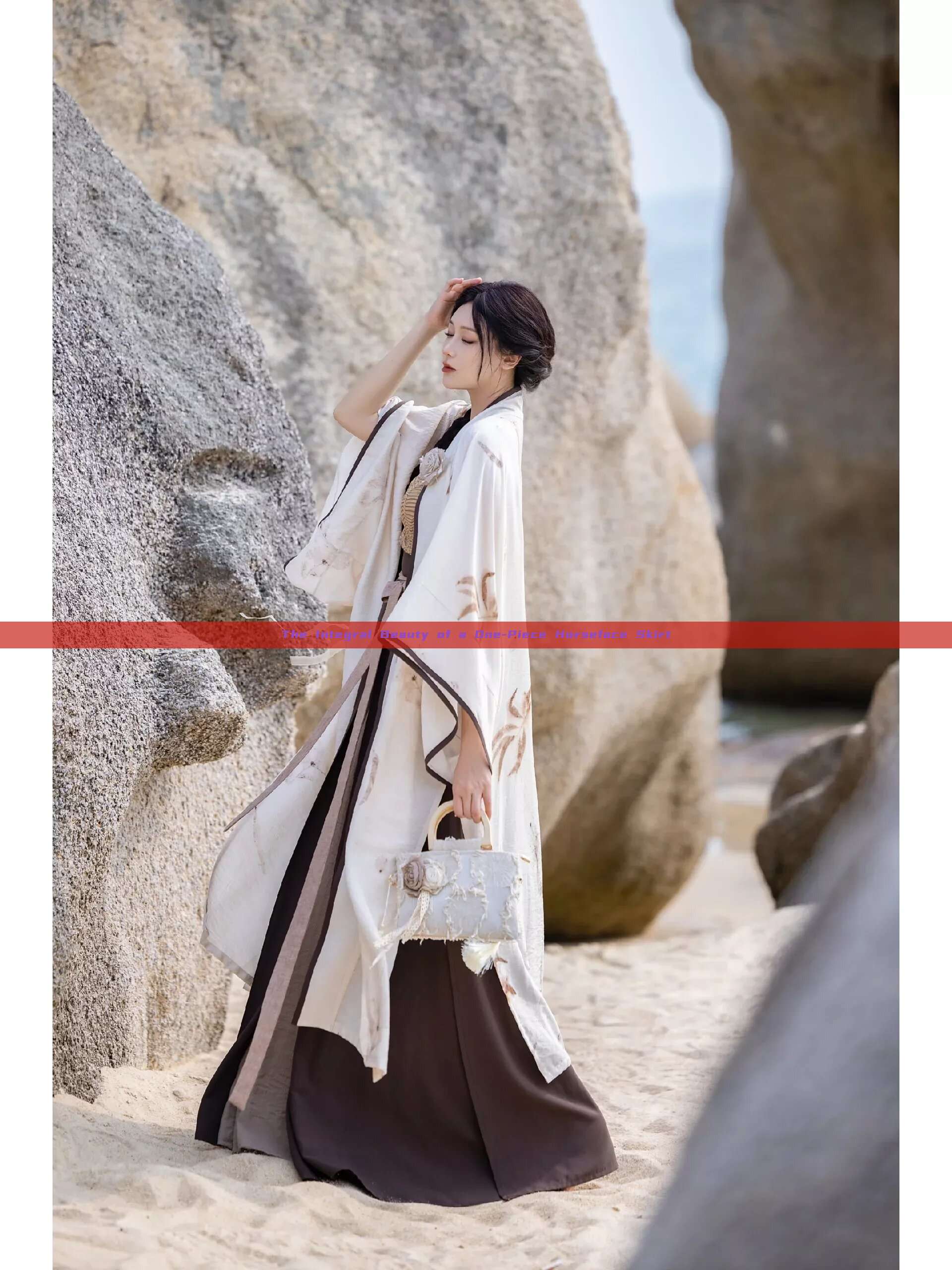 The Integral Beauty of a One-Piece Horseface Skirt The Integral Beauty of a One-Piece Horseface Skirt
