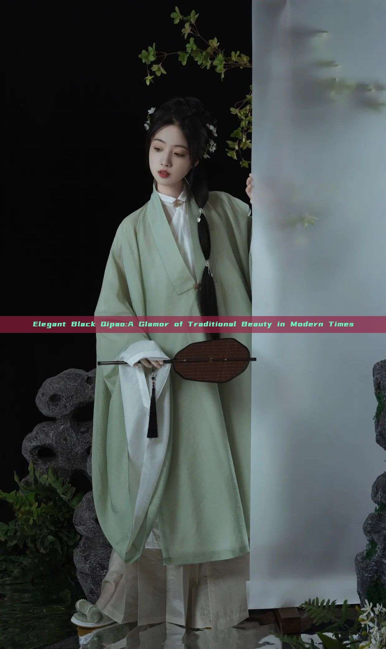 Elegant Black Qipao:A Glamor of Traditional Beauty in Modern Times Elegant Black Qipao:A Glamor of Traditional Beauty in Modern Times