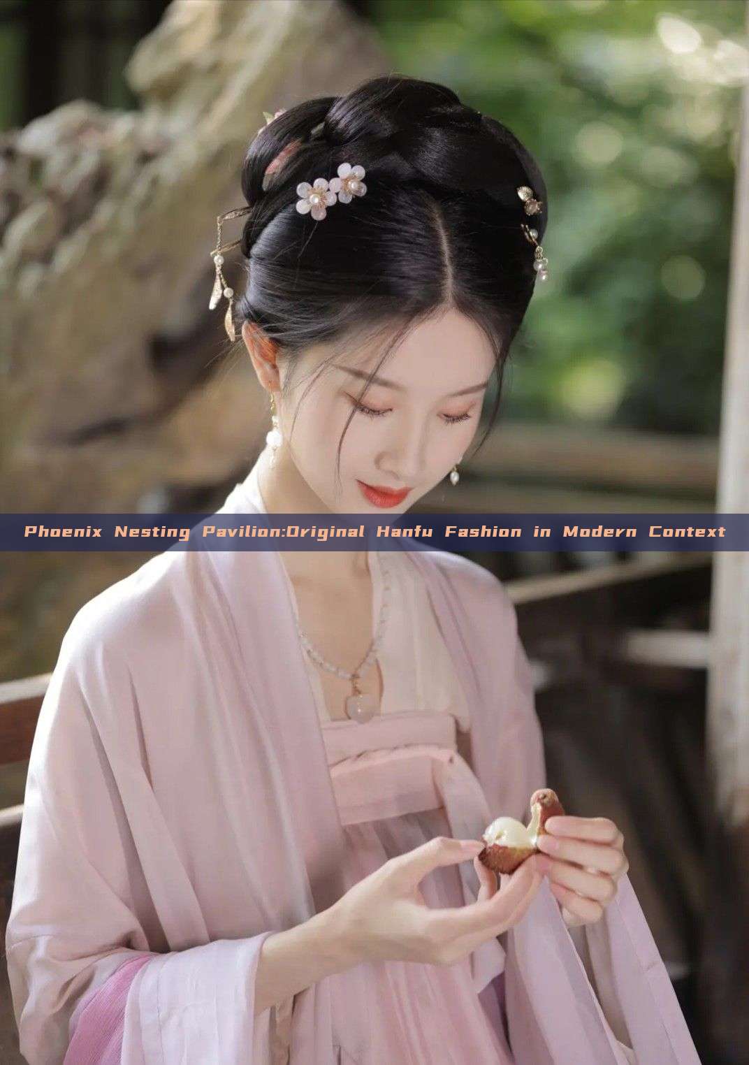 Phoenix Nesting Pavilion:Original Hanfu Fashion in Modern Context Phoenix Nesting Pavilion:Original Hanfu Fashion in Modern Context