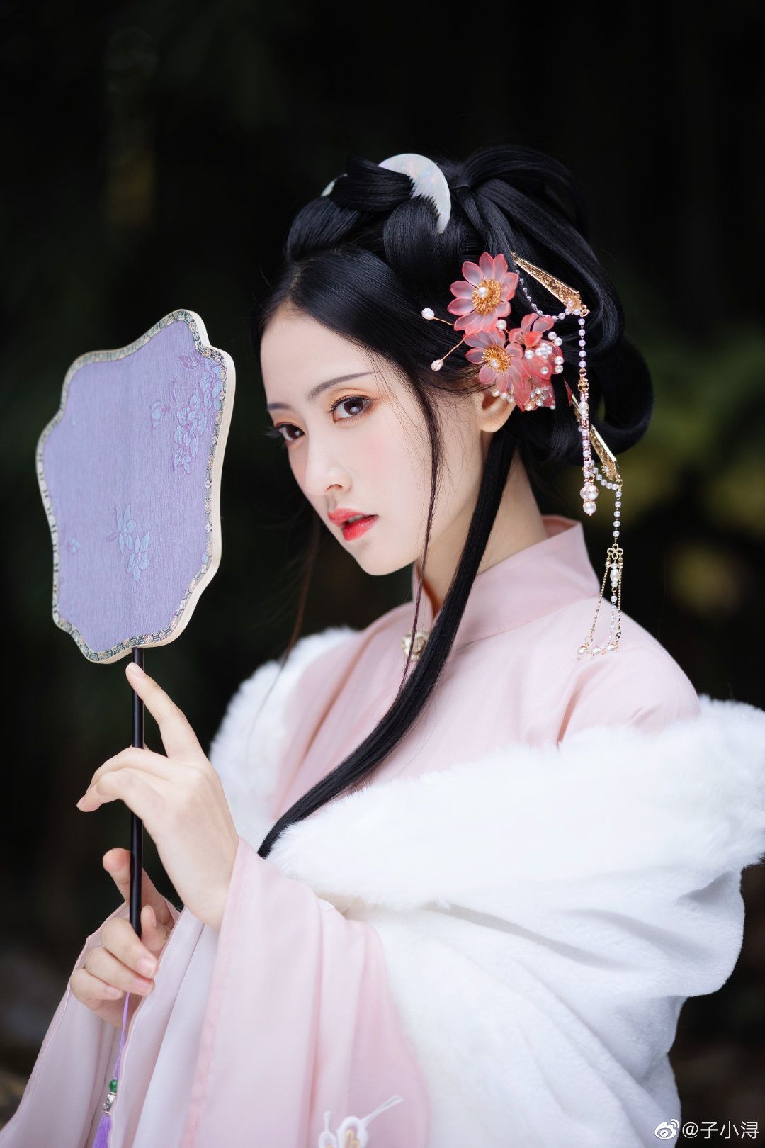 Turmeric-Dyed Halter-Style Hanfu:A Blend of Traditional Elegance and Modern Charm Turmeric-Dyed Halter-Style Hanfu:A Blend of Traditional Elegance and Modern Charm