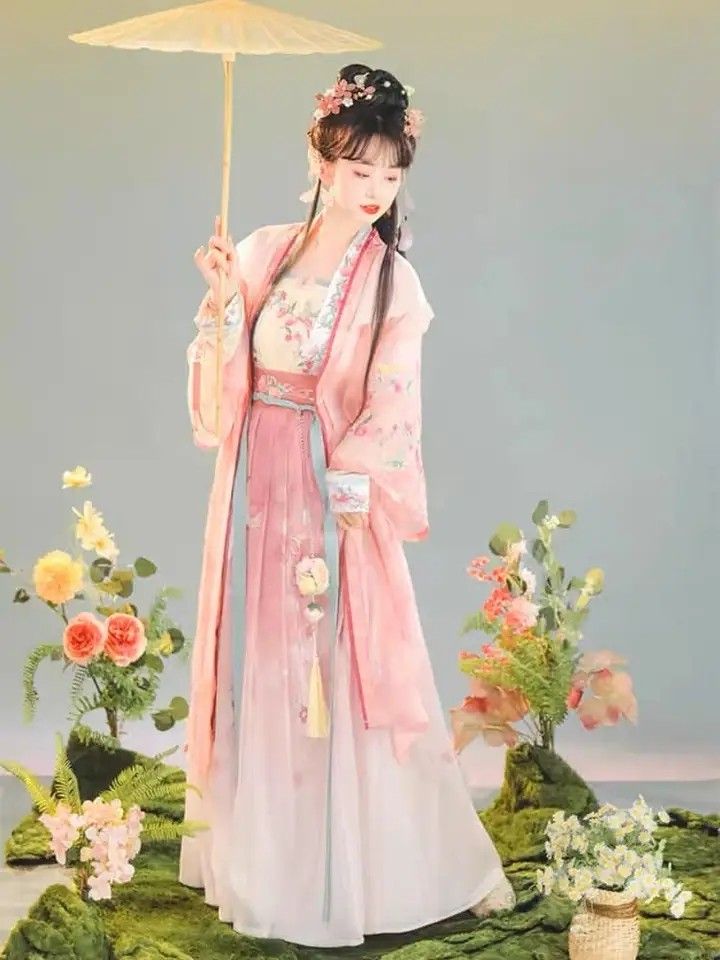Traditional Chinese Style Embroidery-Adorned Cheongsam with a Qipao Twist Traditional Chinese Style Embroidery-Adorned Cheongsam with a Qipao Twist