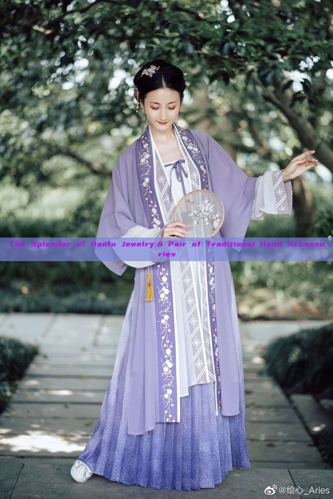 The Splendor of Hanfu Jewelry:A Pair of Traditional Hand Accessories The Splendor of Hanfu Jewelry:A Pair of Traditional Hand Accessories