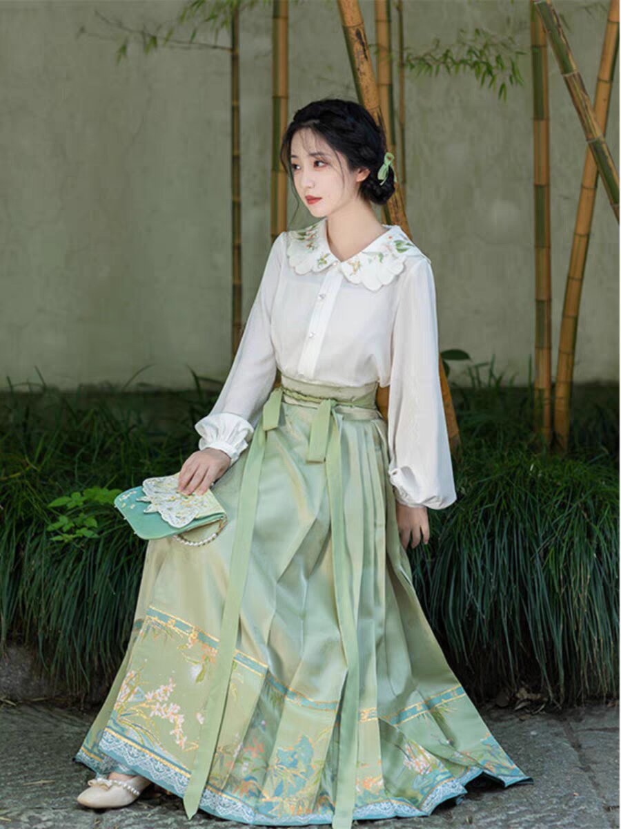 Vintage Costumes as Props in Photography:A Journey Through Time and Tradition Vintage Costumes as Props in Photography:A Journey Through Time and Tradition