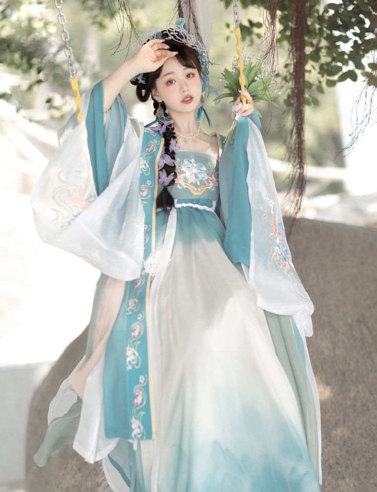 The Enchantment of Little Flower Qipao:A Glimpse into Traditional Chinese Elegance The Enchantment of Little Flower Qipao:A Glimpse into Traditional Chinese Elegance