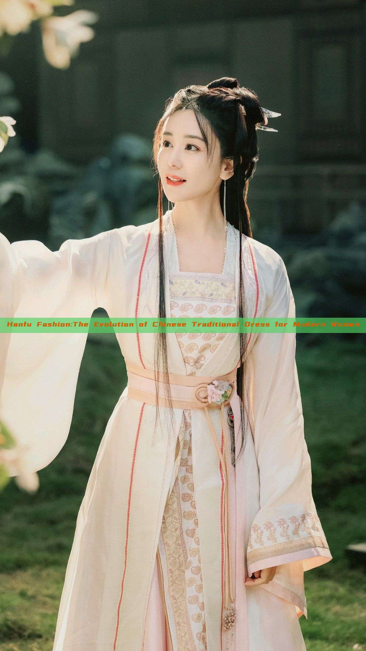 Hanfu Fashion:The Evolution of Chinese Traditional Dress for Modern Women Hanfu Fashion:The Evolution of Chinese Traditional Dress for Modern Women