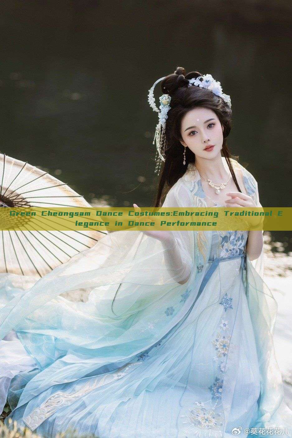 Green Cheongsam Dance Costumes:Embracing Traditional Elegance in Dance Performance
