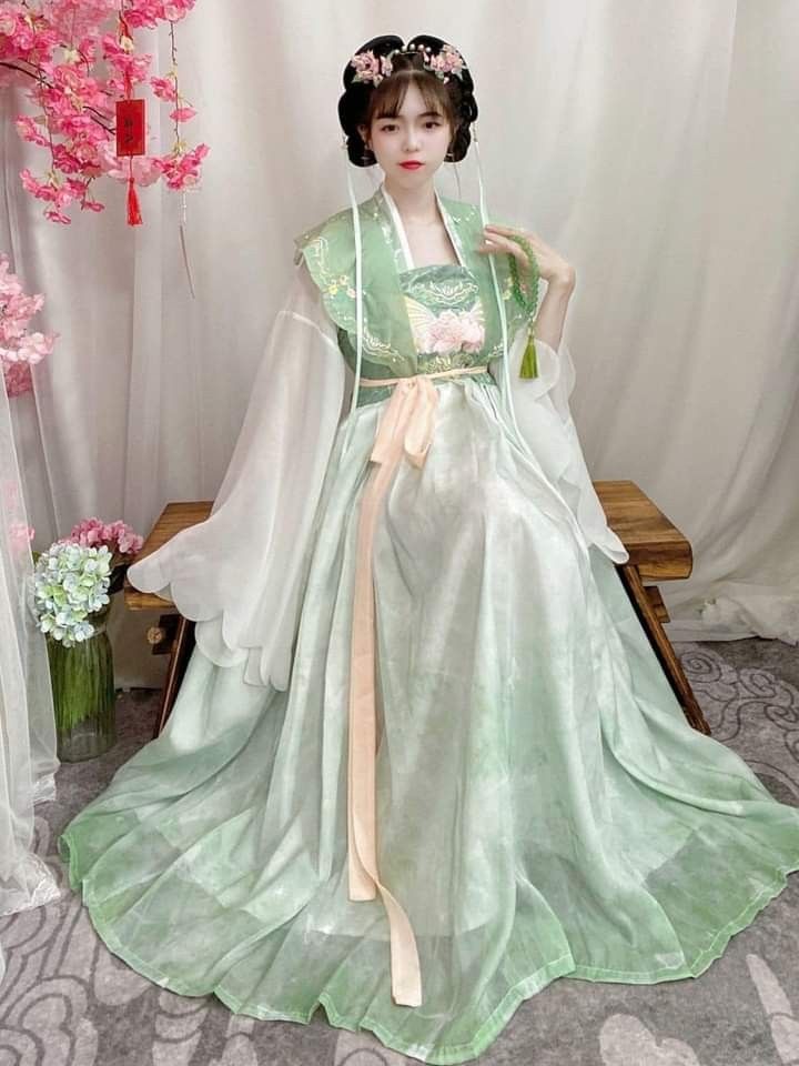 Embracing the Originality of Hanfu:The Story of Xi Yuans Horseface Skirt Embracing the Originality of Hanfu:The Story of Xi Yuans Horseface Skirt