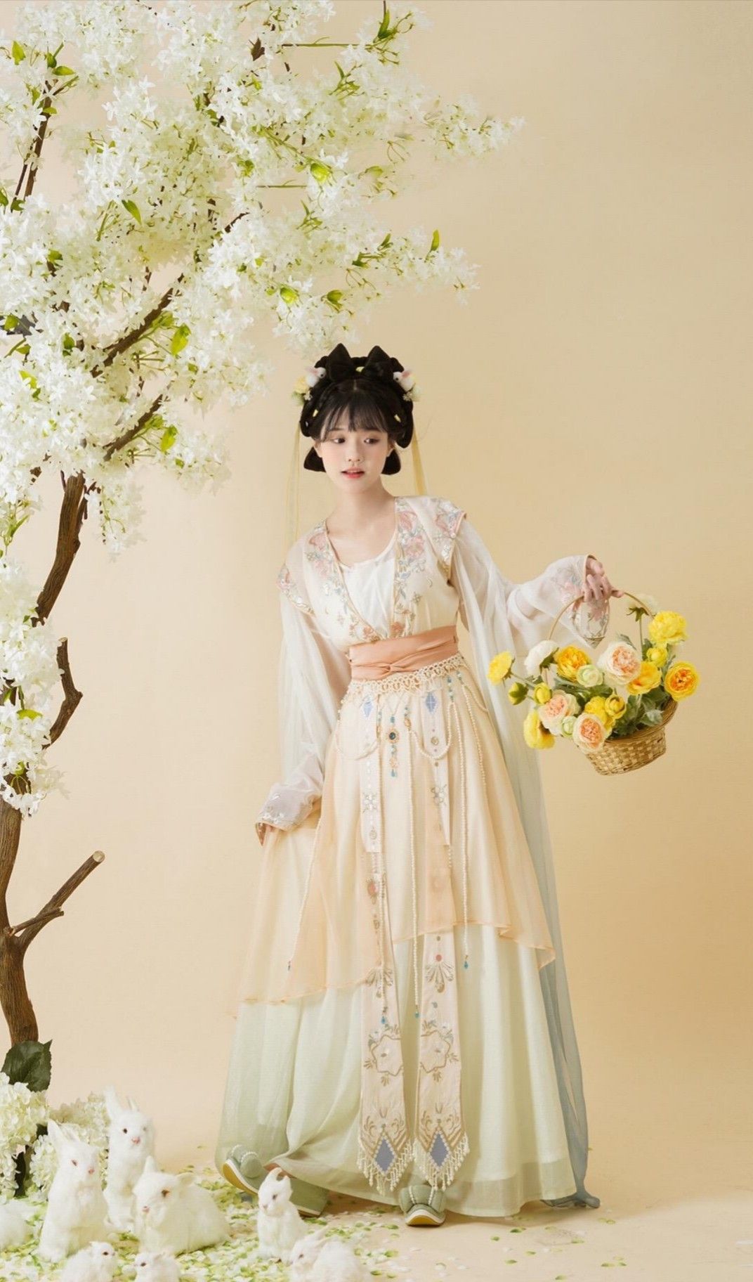 The Charm of Traditional Chinese Hanfu for an Eleven-Year-Old Chinese Girl The Charm of Traditional Chinese Hanfu for an Eleven-Year-Old Chinese Girl