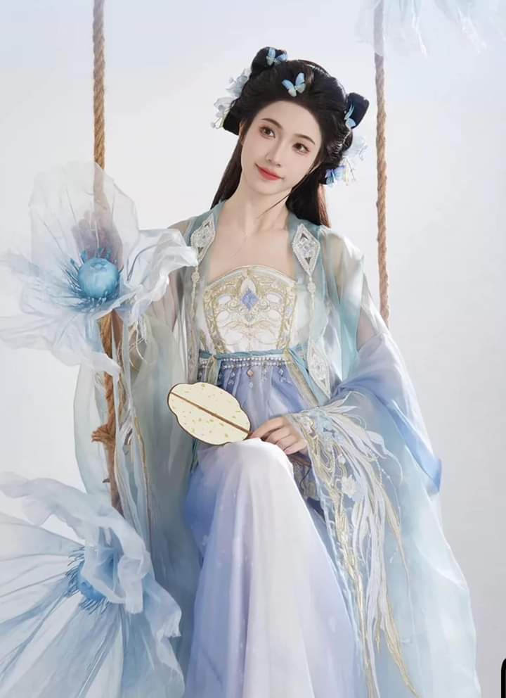 Elegant Hanfu:The Cultural Significance and Revival of Traditional Chinese Clothing Elegant Hanfu:The Cultural Significance and Revival of Traditional Chinese Clothing