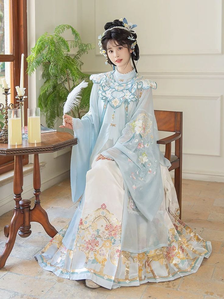 The Enchantment of Feather Headwear in Traditional Chinese Hanfu Fashion The Enchantment of Feather Headwear in Traditional Chinese Hanfu Fashion