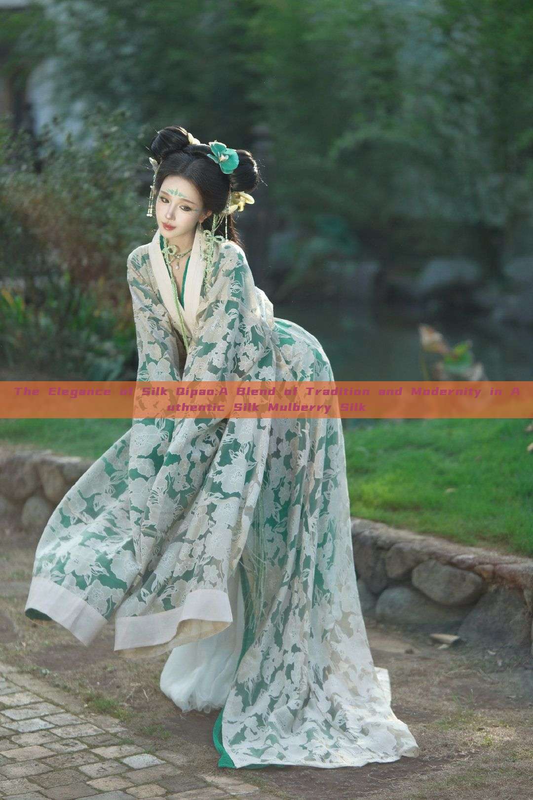 The Elegance of Silk Qipao:A Blend of Tradition and Modernity in Authentic Silk Mulberry Silk The Elegance of Silk Qipao:A Blend of Tradition and Modernity in Authentic Silk Mulberry Silk