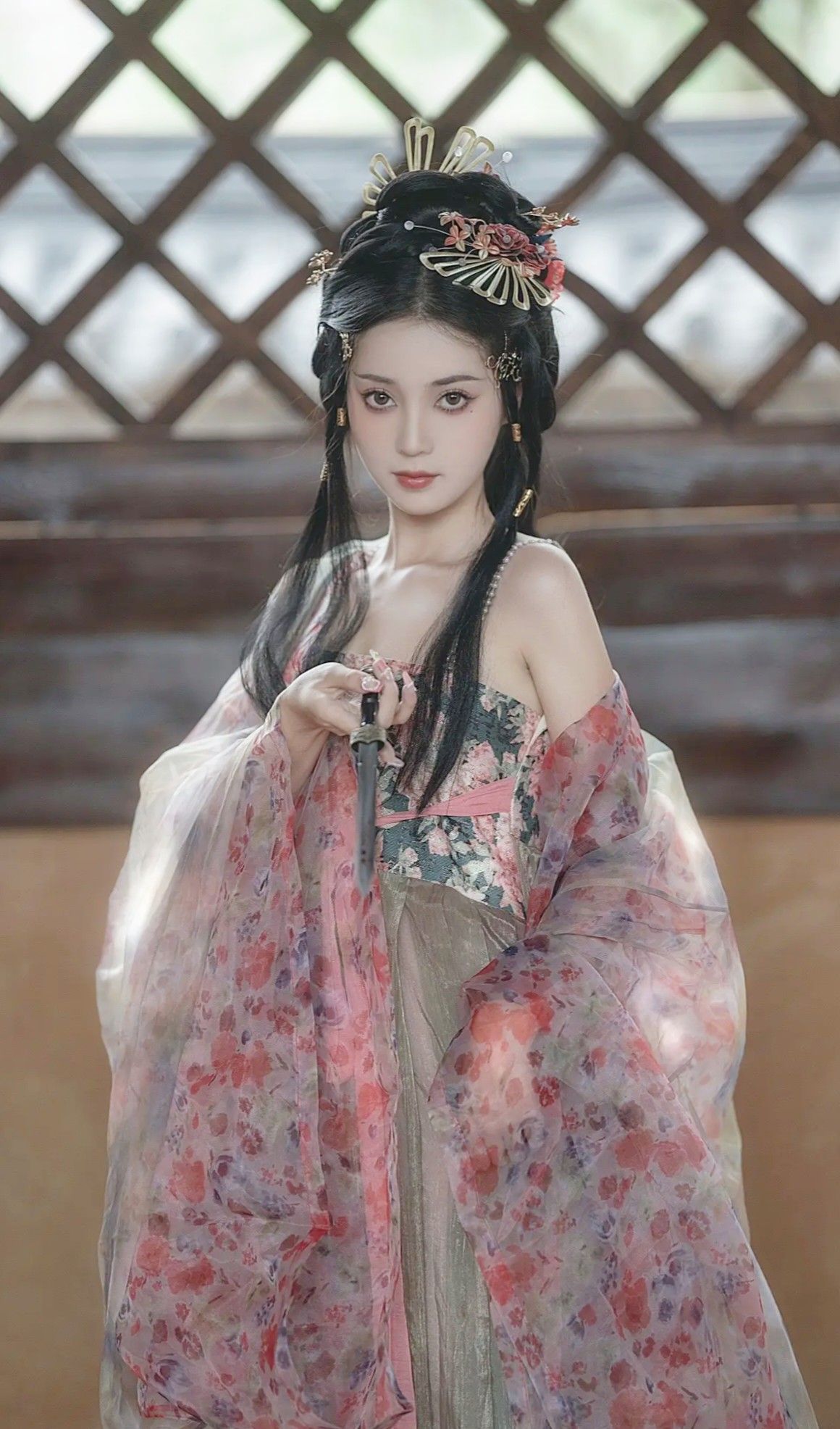 Neo-Classic Qipao:The Evolution of Chinese Traditional Mid-Length Dress Neo-Classic Qipao:The Evolution of Chinese Traditional Mid-Length Dress