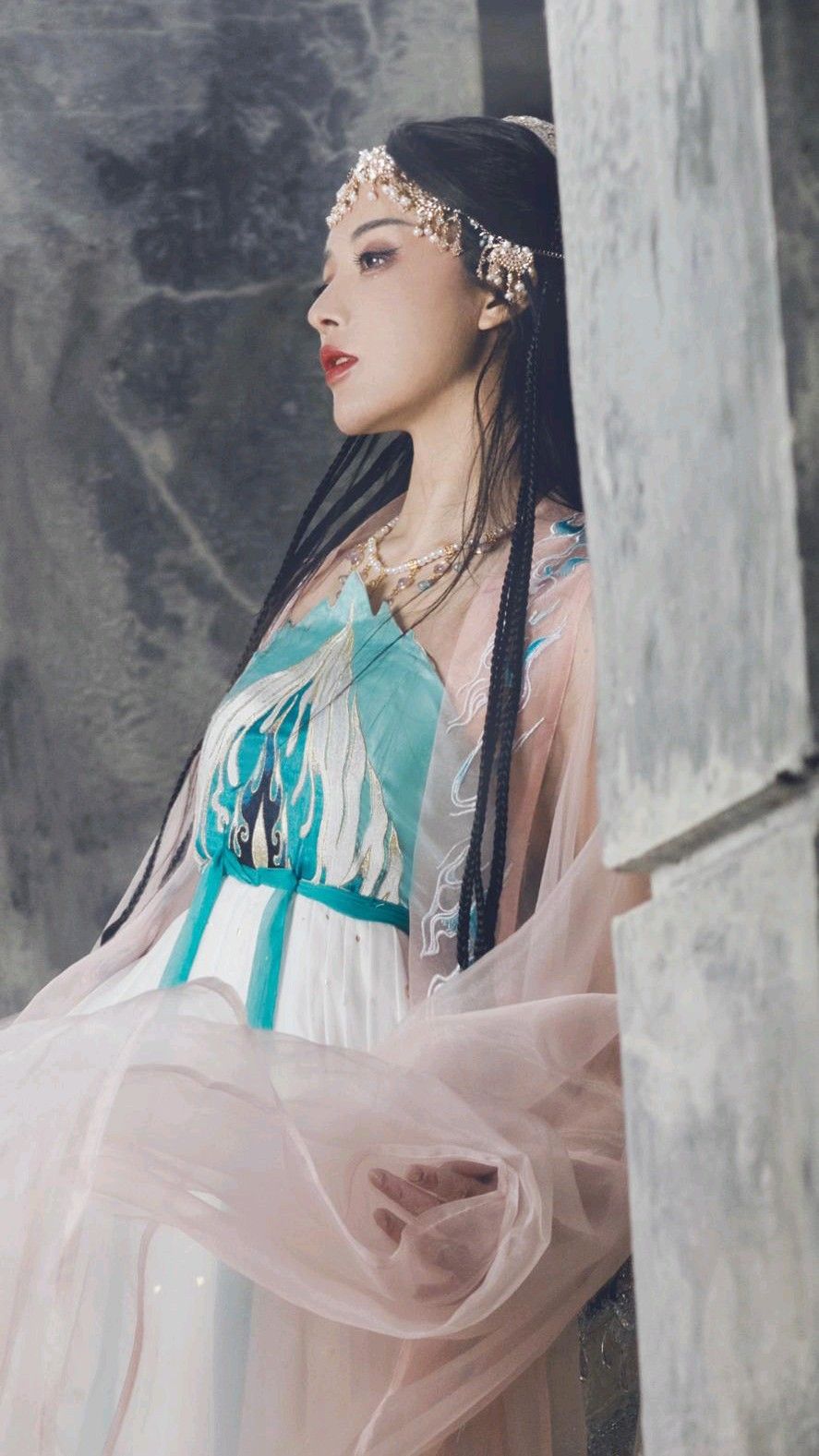 Elegant Cheongsam-Style Mini Shawls:The Charm of Real Silk Elegant Cheongsam-Style Mini Shawls:The Charm of Real Silk