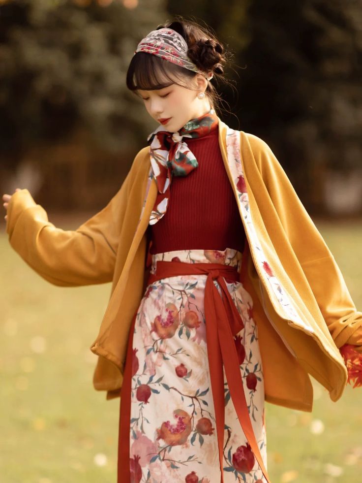 The Splendor of Ming-Style Green Hanfu Upper Clothing The Splendor of Ming-Style Green Hanfu Upper Clothing