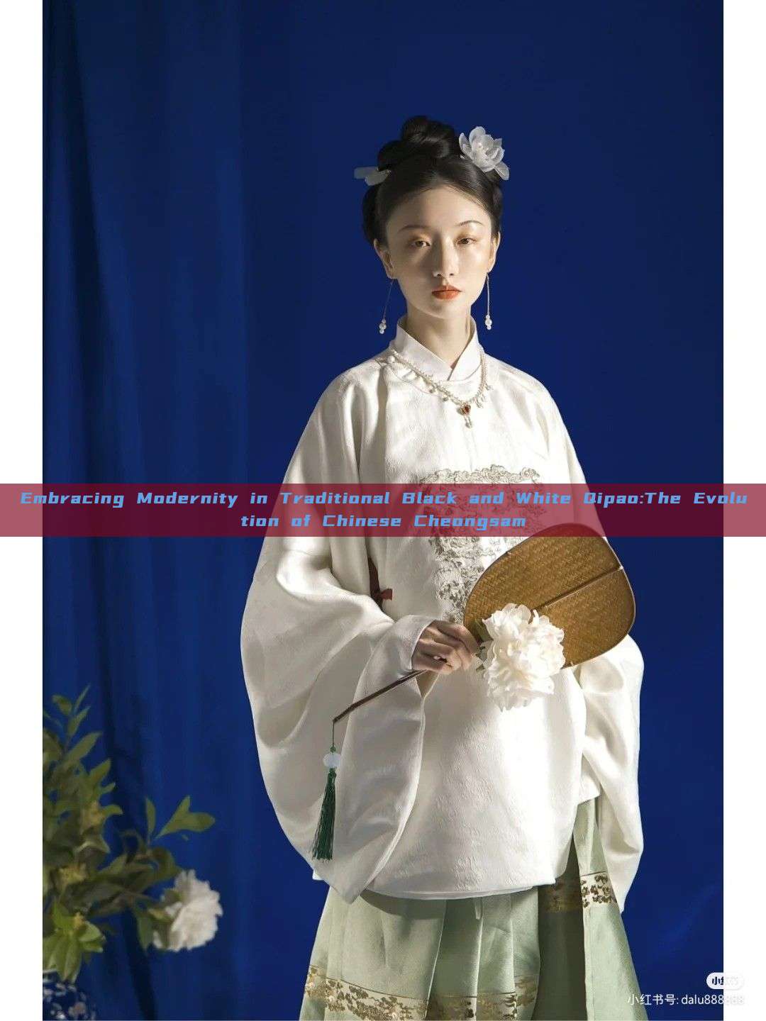 Embracing Modernity in Traditional Black and White Qipao:The Evolution of Chinese Cheongsam Embracing Modernity in Traditional Black and White Qipao:The Evolution of Chinese Cheongsam