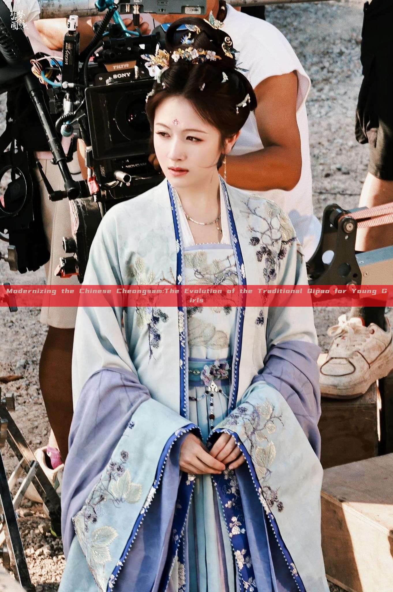 Modernizing the Chinese Cheongsam:The Evolution of the Traditional Qipao for Young Girls Modernizing the Chinese Cheongsam:The Evolution of the Traditional Qipao for Young Girls