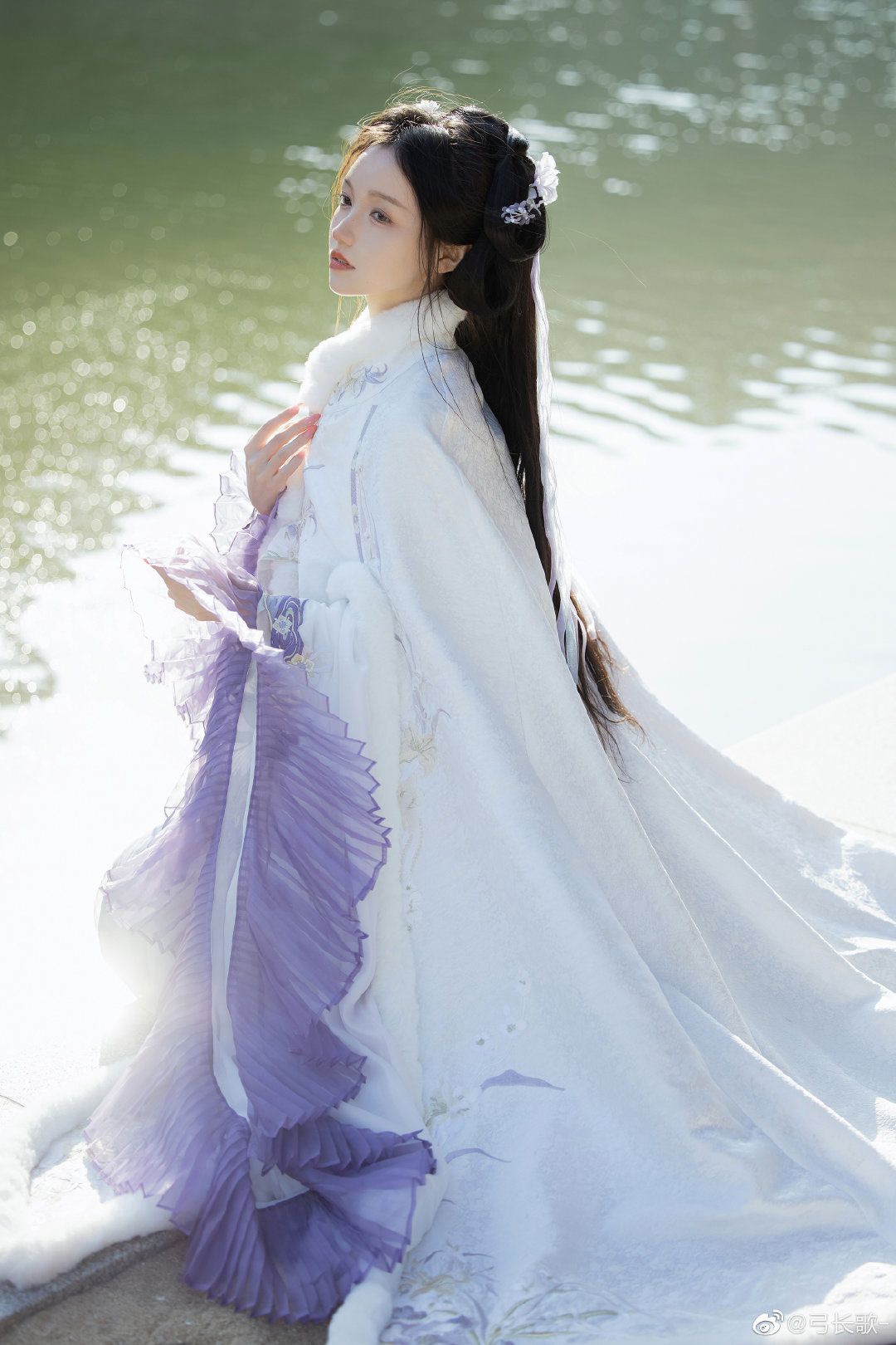 Dance in Traditional Hanfu:The Art of Performance Costumes for Women Dance in Traditional Hanfu:The Art of Performance Costumes for Women