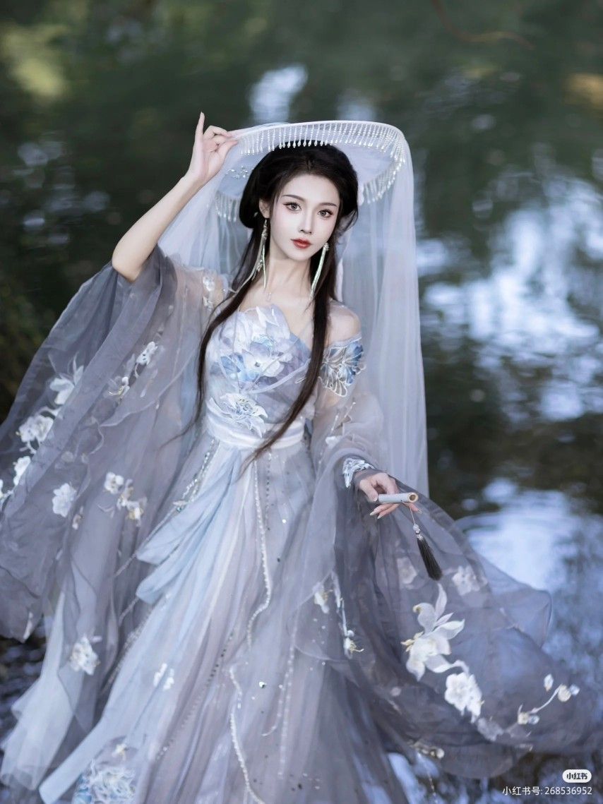 The Evolution of Qianyandao:The Allure of Front-Short,Rear-Long Cheongsam The Evolution of Qianyandao:The Allure of Front-Short,Rear-Long Cheongsam