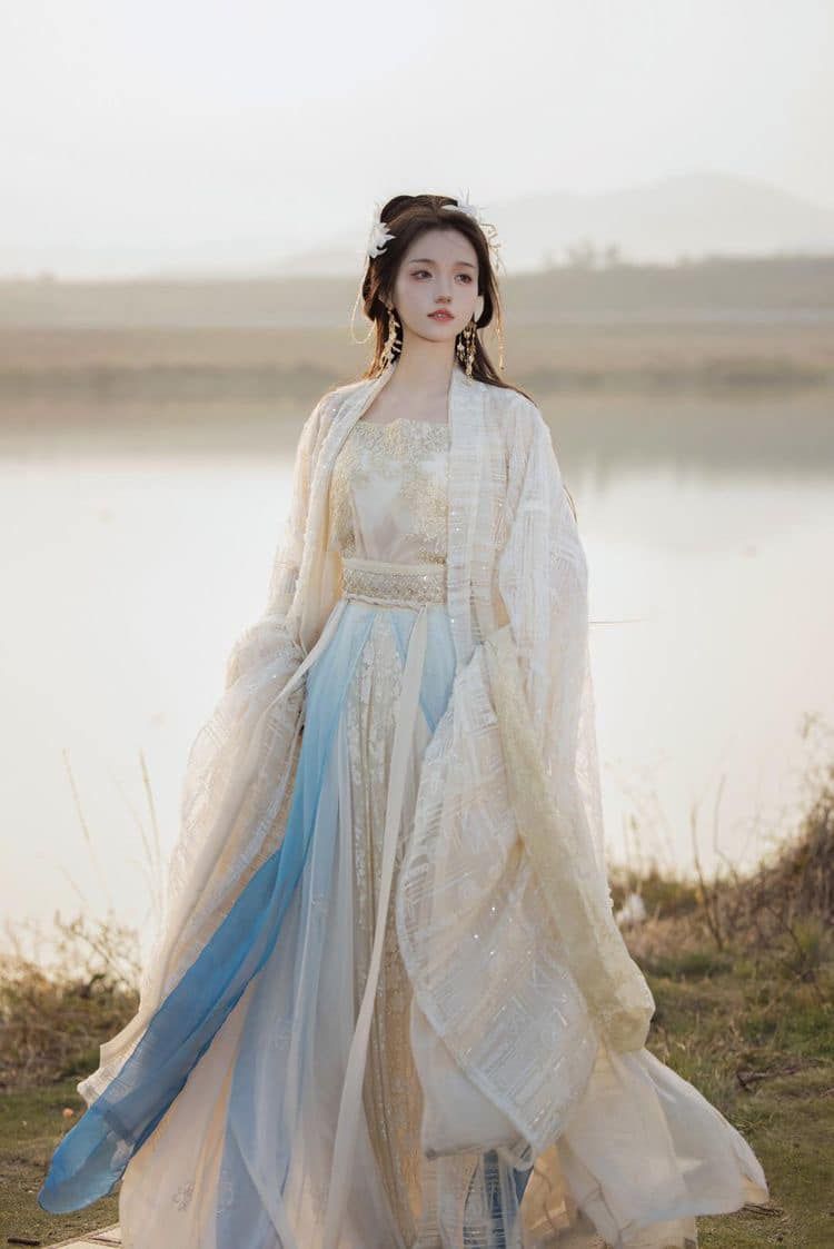 The Splendid Splendor of the Northern and Southern Dynasties:The Great Sleeve Li-Hanfu Costumes The Splendid Splendor of the Northern and Southern Dynasties:The Great Sleeve Li-Hanfu Costumes