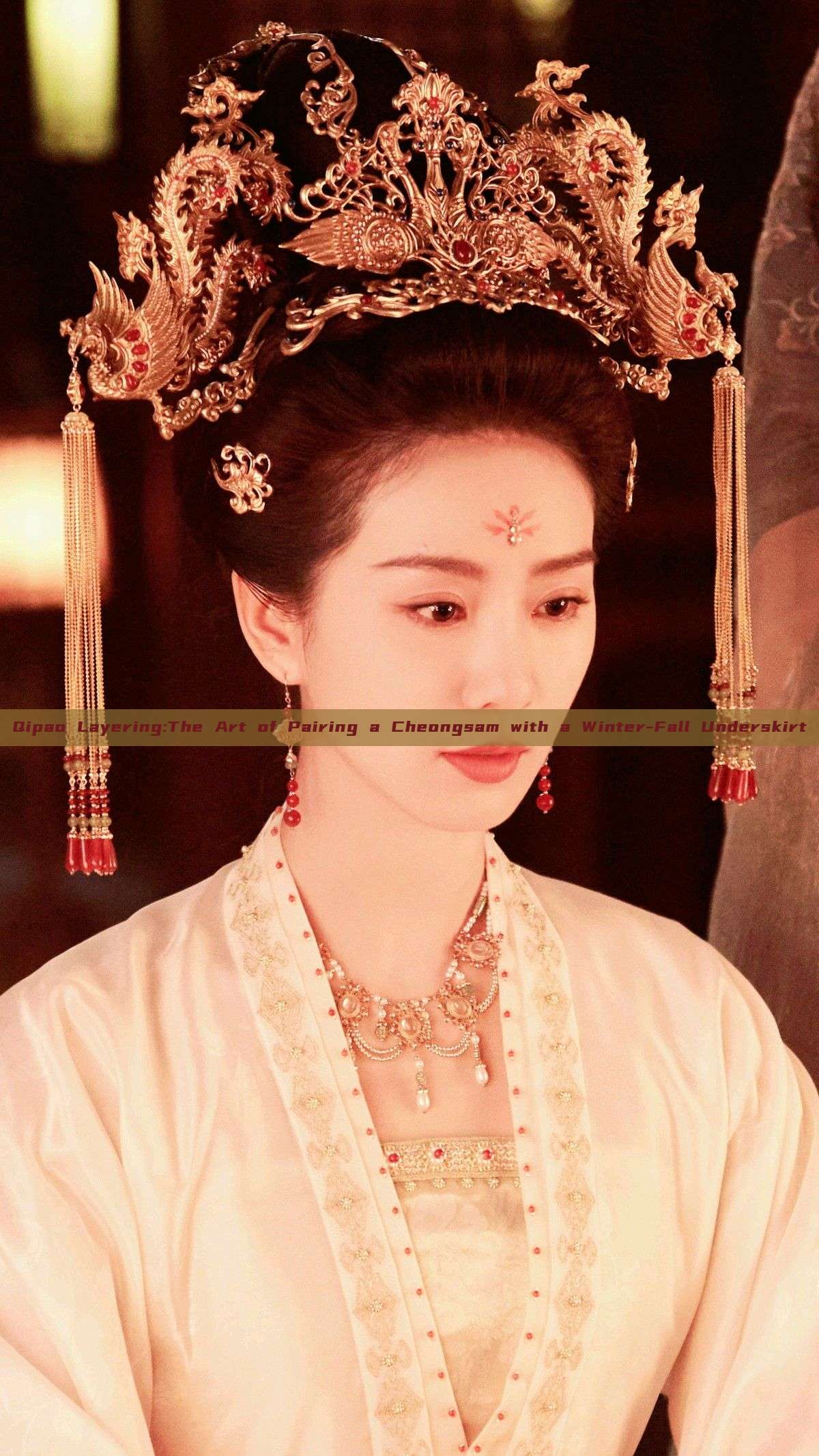 Qipao Layering:The Art of Pairing a Cheongsam with a Winter-Fall Underskirt Qipao Layering:The Art of Pairing a Cheongsam with a Winter-Fall Underskirt