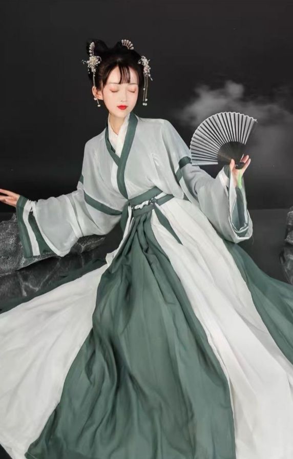 Childrens Hanfu Fashion in the Style of Wei Wuxian Childrens Hanfu Fashion in the Style of Wei Wuxian