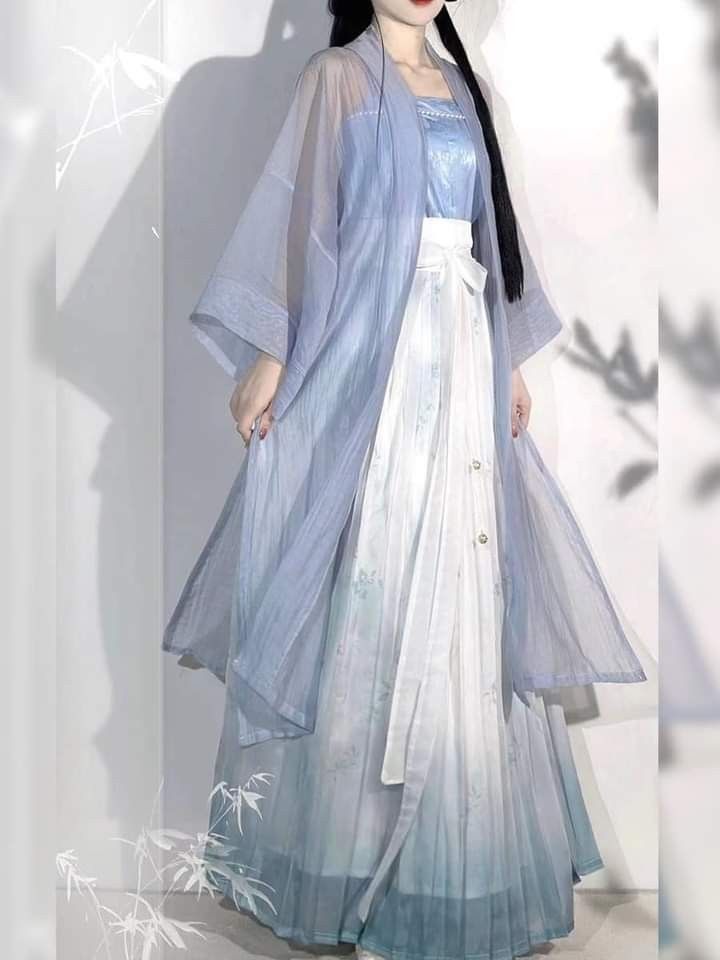 Children in Chinese Classical Dance:The Splendor of Cheongsam Qigao Children in Chinese Classical Dance:The Splendor of Cheongsam Qigao