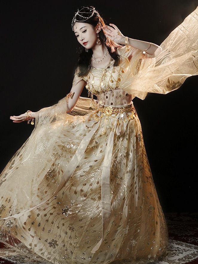 The Engagement of a Cheongsam-Clad Lady:A Tale of Long-Awaited Commitment The Engagement of a Cheongsam-Clad Lady:A Tale of Long-Awaited Commitment