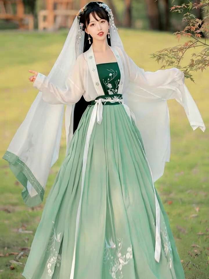 Young Brides Cheongsam Toast Dress:A Glance at Modern Qipao Fashion Young Brides Cheongsam Toast Dress:A Glance at Modern Qipao Fashion