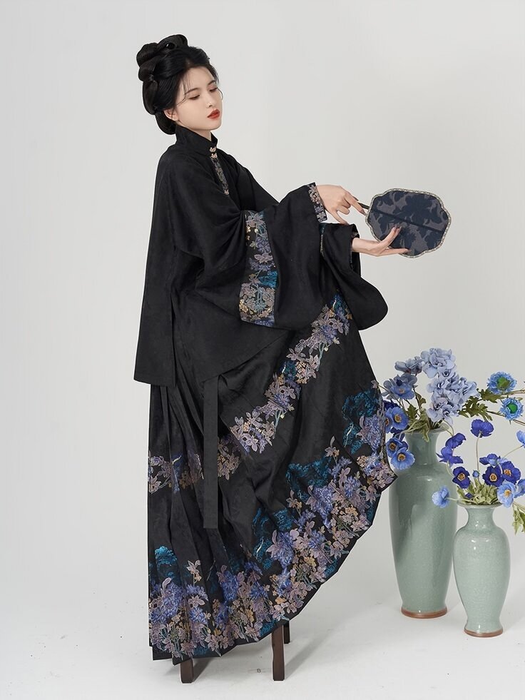 Embracing Modernity:Innovations in the 2024 Cheongsam Design Revolution Embracing Modernity:Innovations in the 2024 Cheongsam Design Revolution