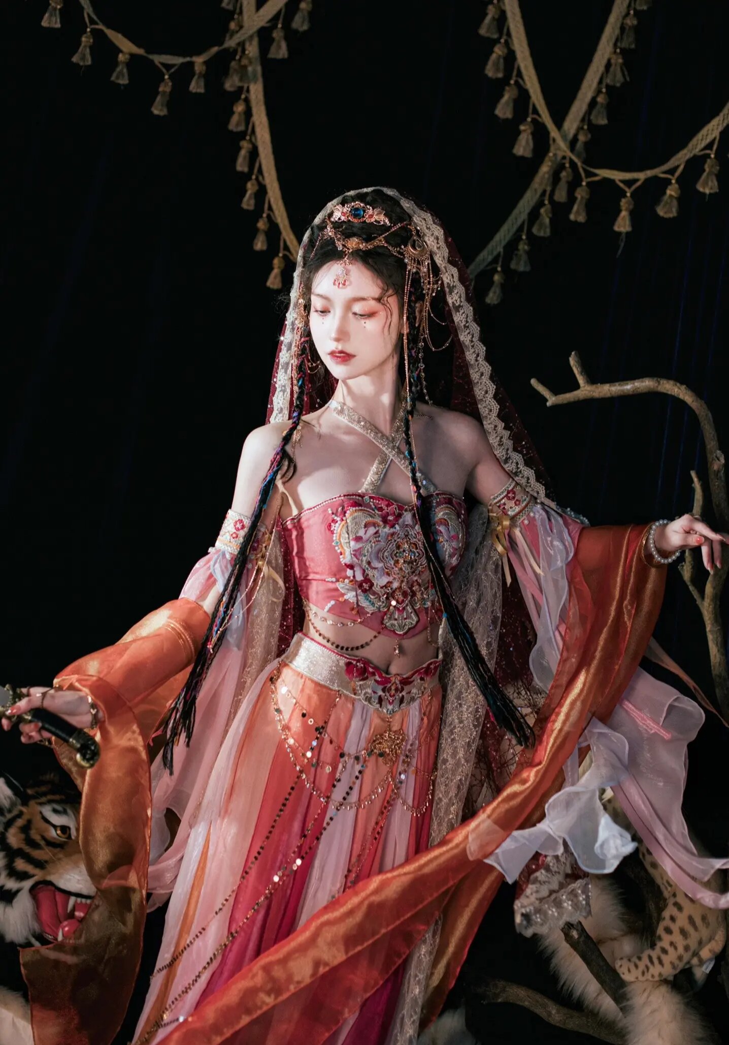 Reinventing the Cheongsam:A Mid-Length Version Modernization Reinventing the Cheongsam:A Mid-Length Version Modernization