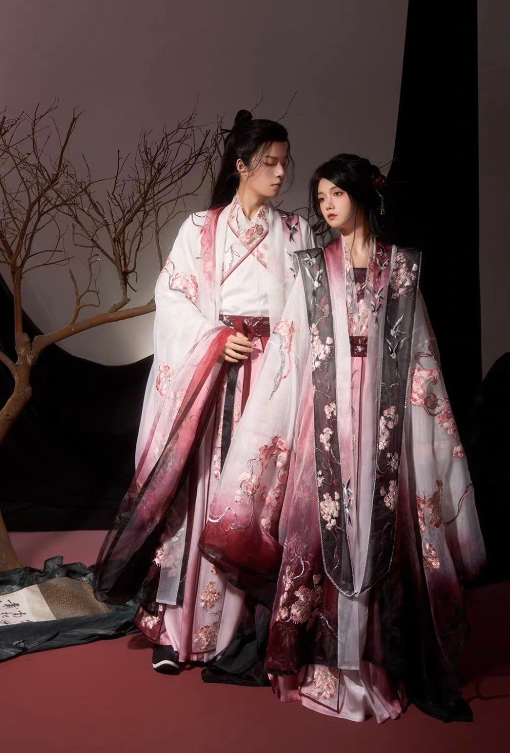 Elegant San蚕丝连衣裙旗袍,传统与现代的完美融合 Elegant San蚕丝连衣裙旗袍,传统与现代的完美融合