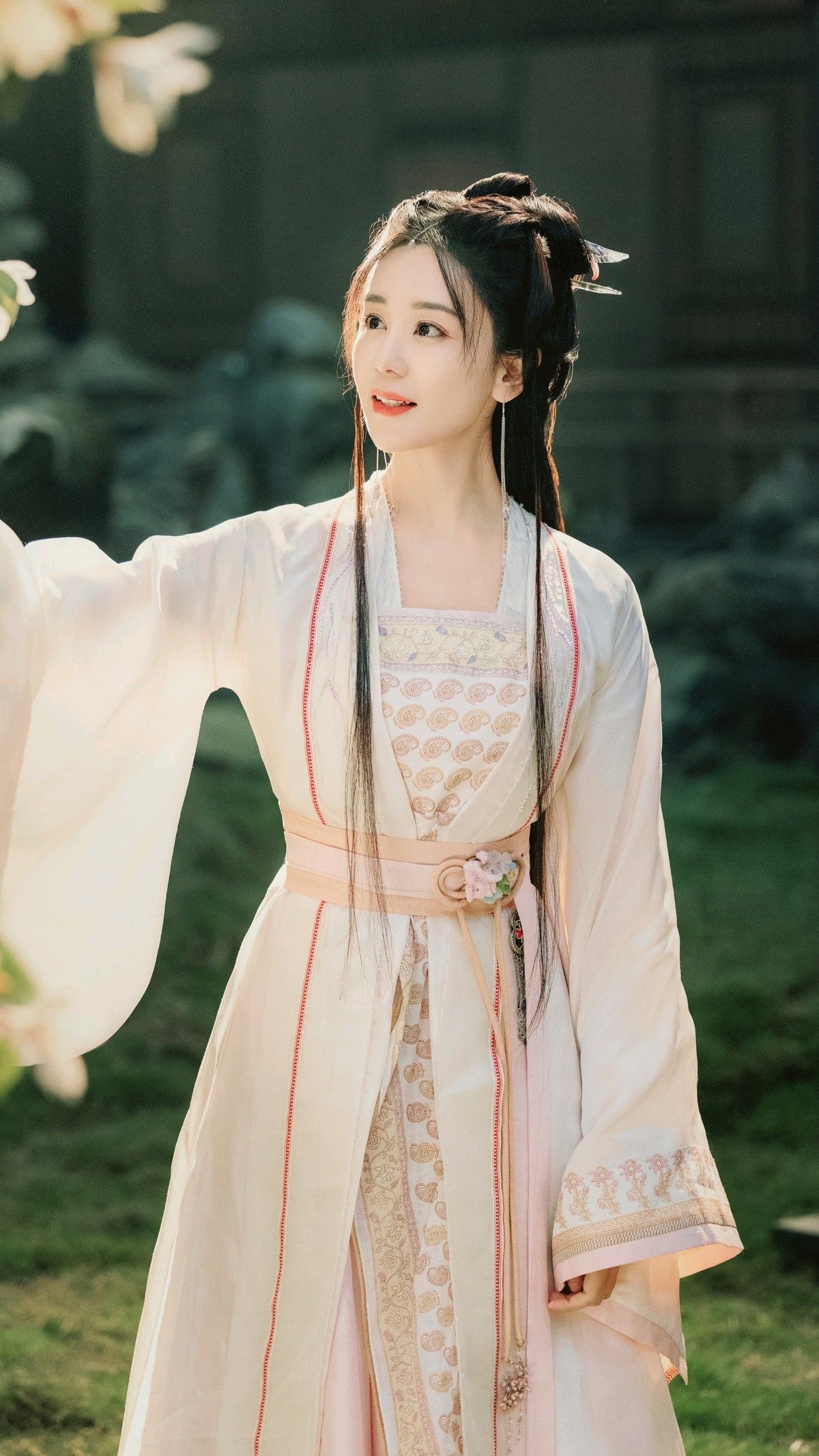Reimagining the Qipao Half-Skirt Ensemble:Modern Reflections of Traditional Elegance