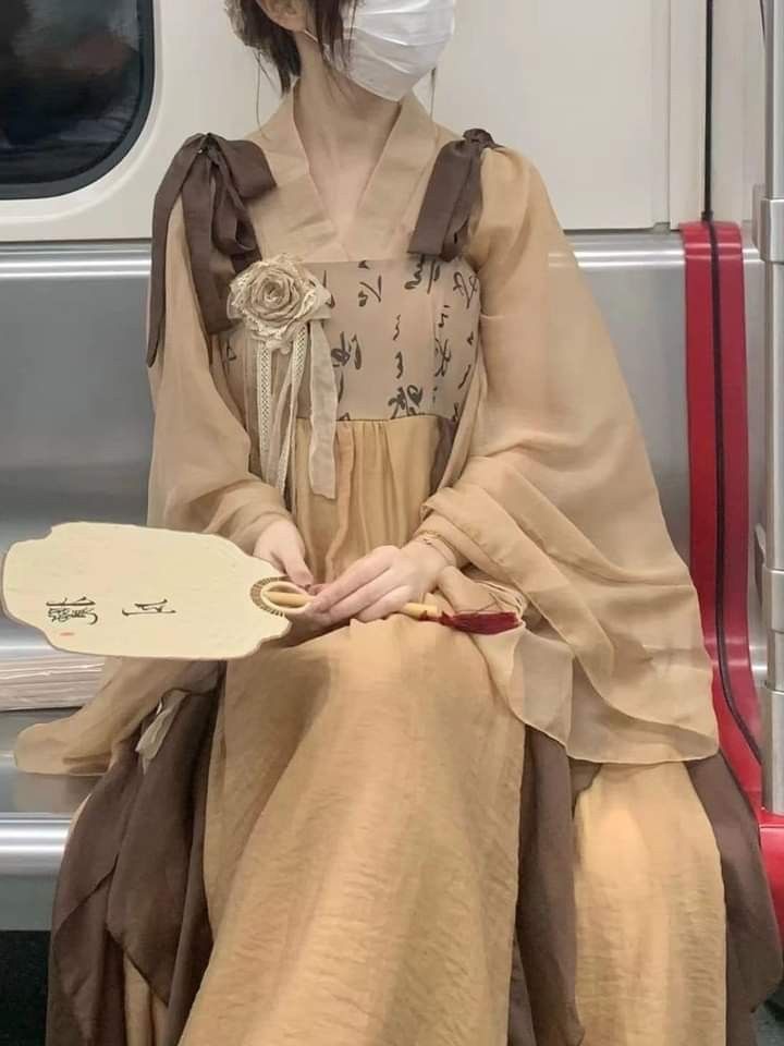 The Allure of Traditional Chinese Fashion:The Tang Suit,Cheongsam,and Qipao Dress The Allure of Traditional Chinese Fashion:The Tang Suit,Cheongsam,and Qipao Dress